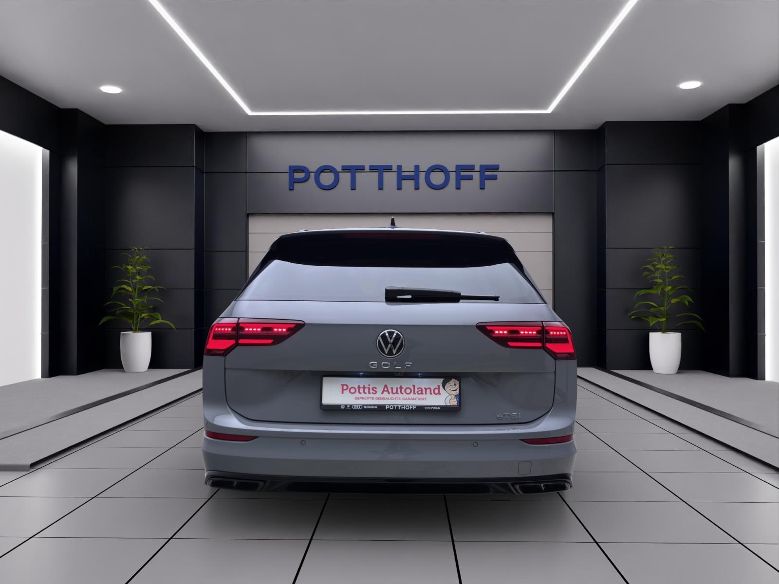 Volkswagen Golf Variant 1.5 eTSI DSG R-LINE BLACK STYLE PANO NAVI