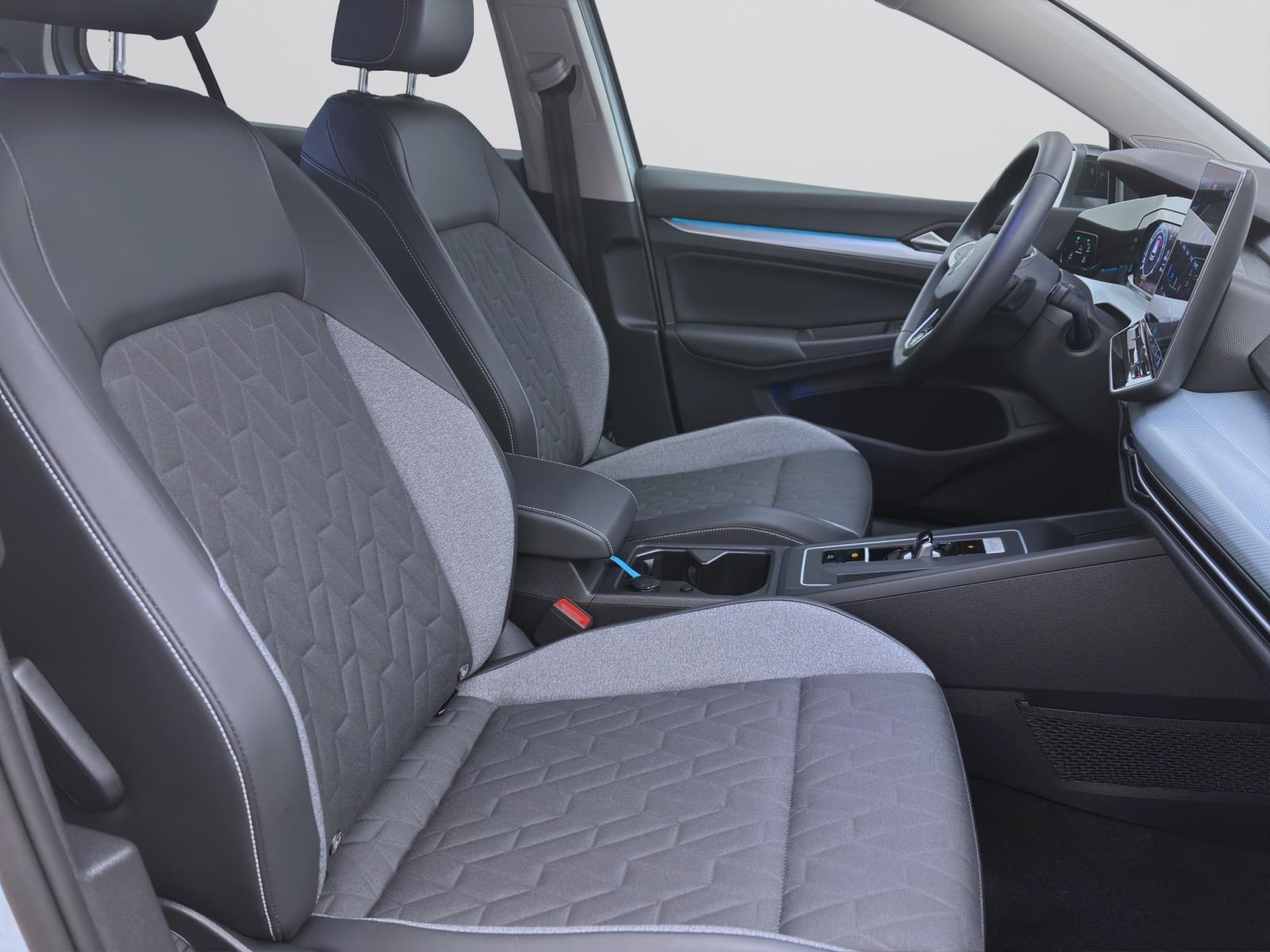 Bild 14: Volkswagen Golf 1.5 eTSI DSG GOAL NAVI ACC SITZHZG KAMERA