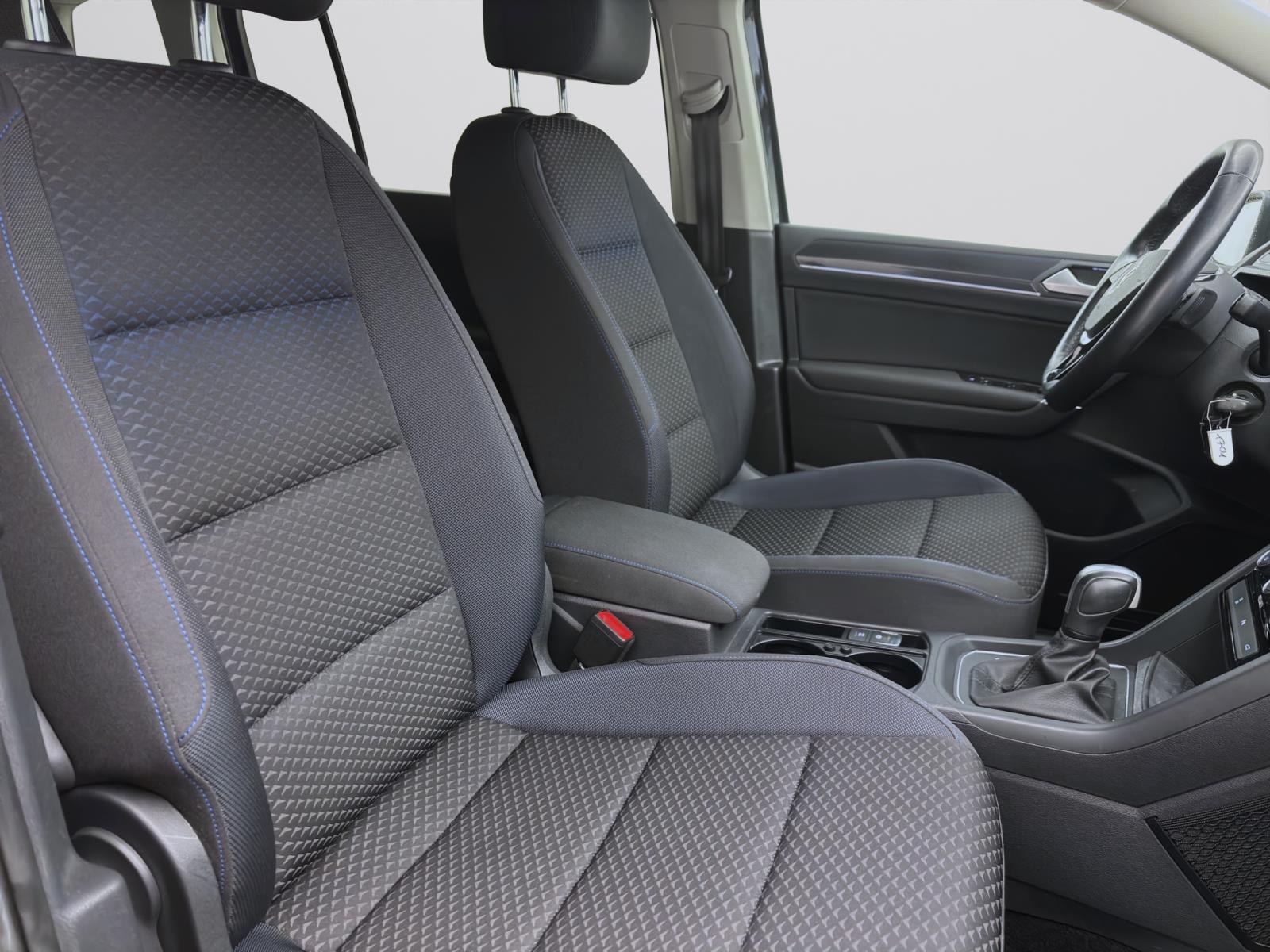 Volkswagen Touran 2.0 TDI DSG UNITED NAVI ACC PDC LED
