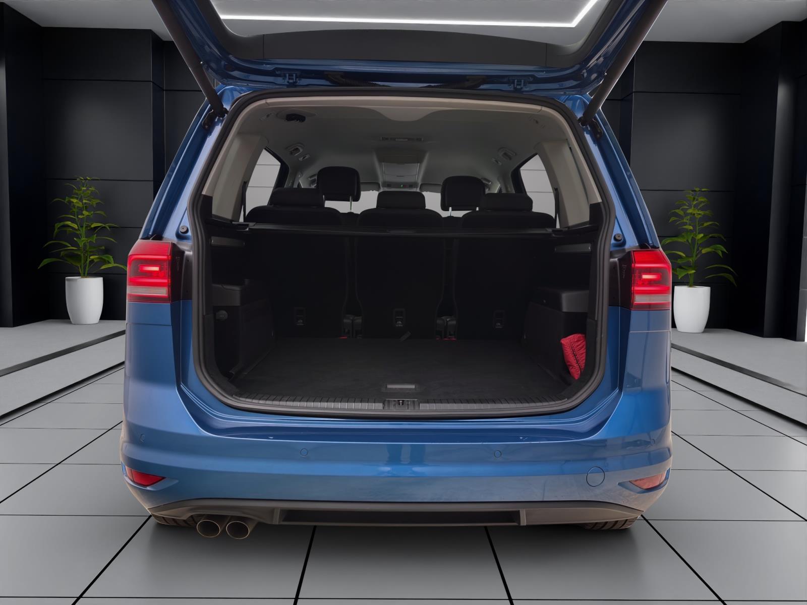 Volkswagen Touran 2.0 TDI DSG Highline AHK ACC Kamera LED Navi Sitzhzg