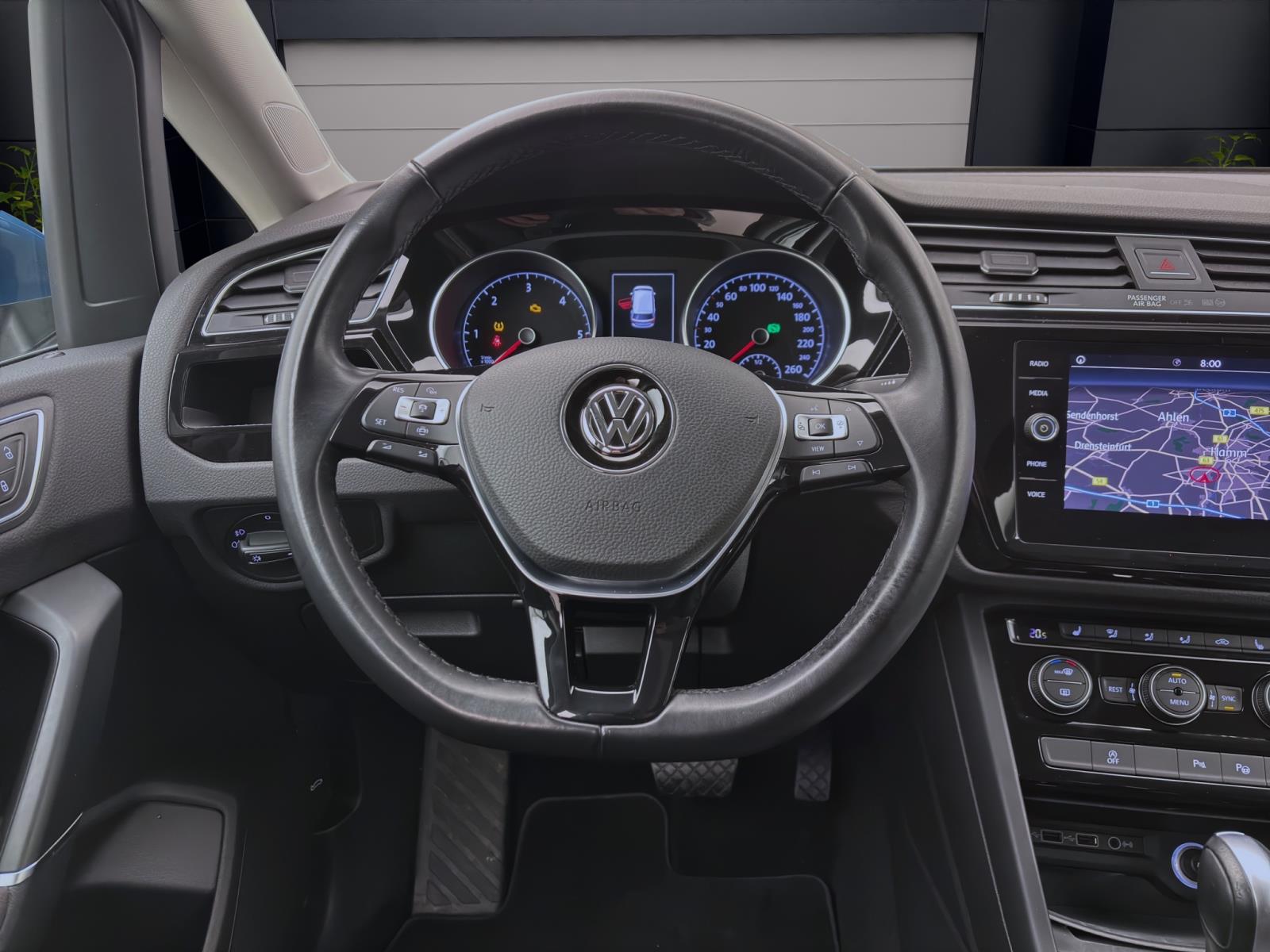 Volkswagen Touran 2.0 TDI DSG Highline AHK ACC Kamera LED Navi Sitzhzg