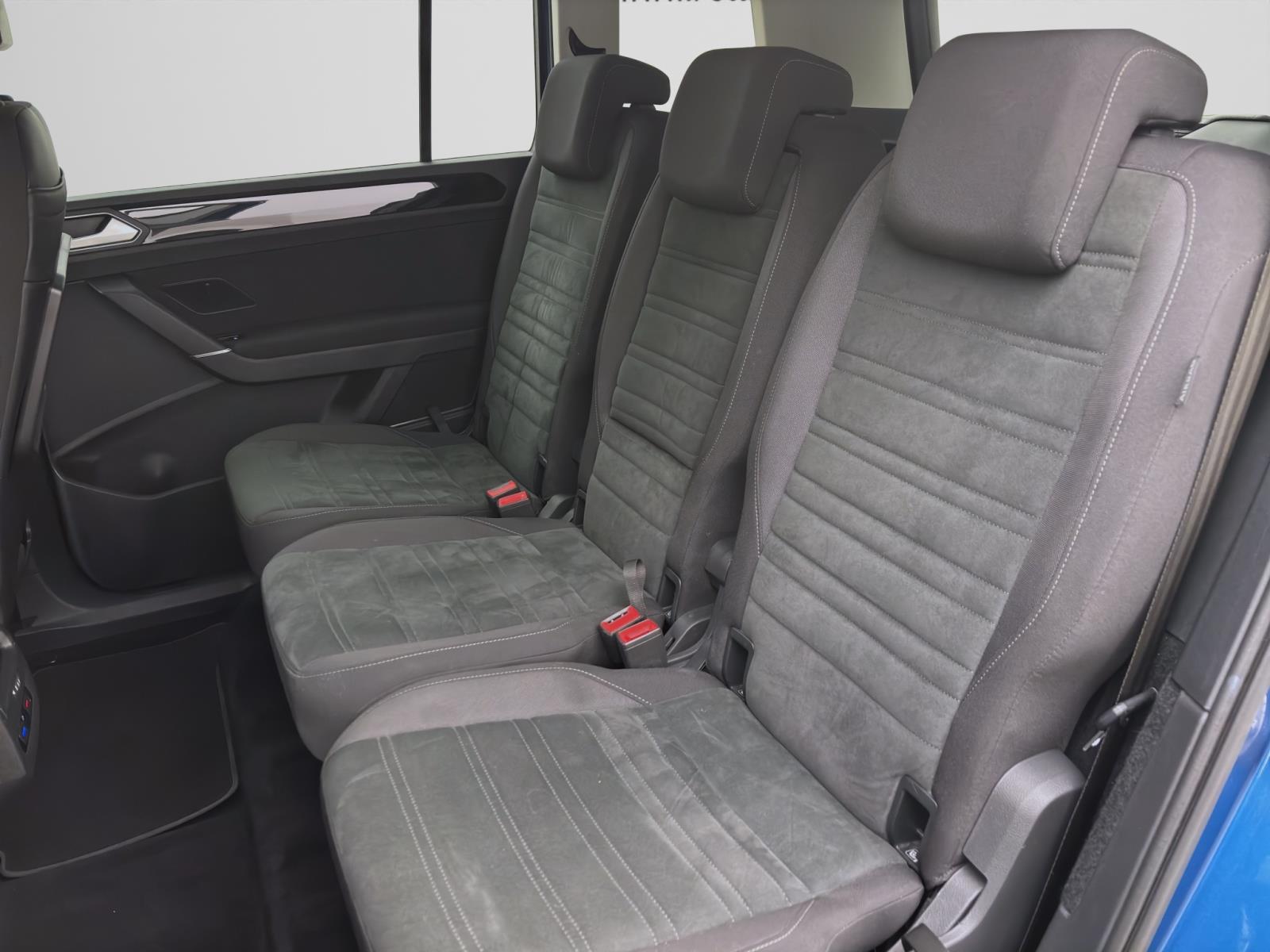 Volkswagen Touran 2.0 TDI DSG Highline AHK ACC Kamera LED Navi Sitzhzg