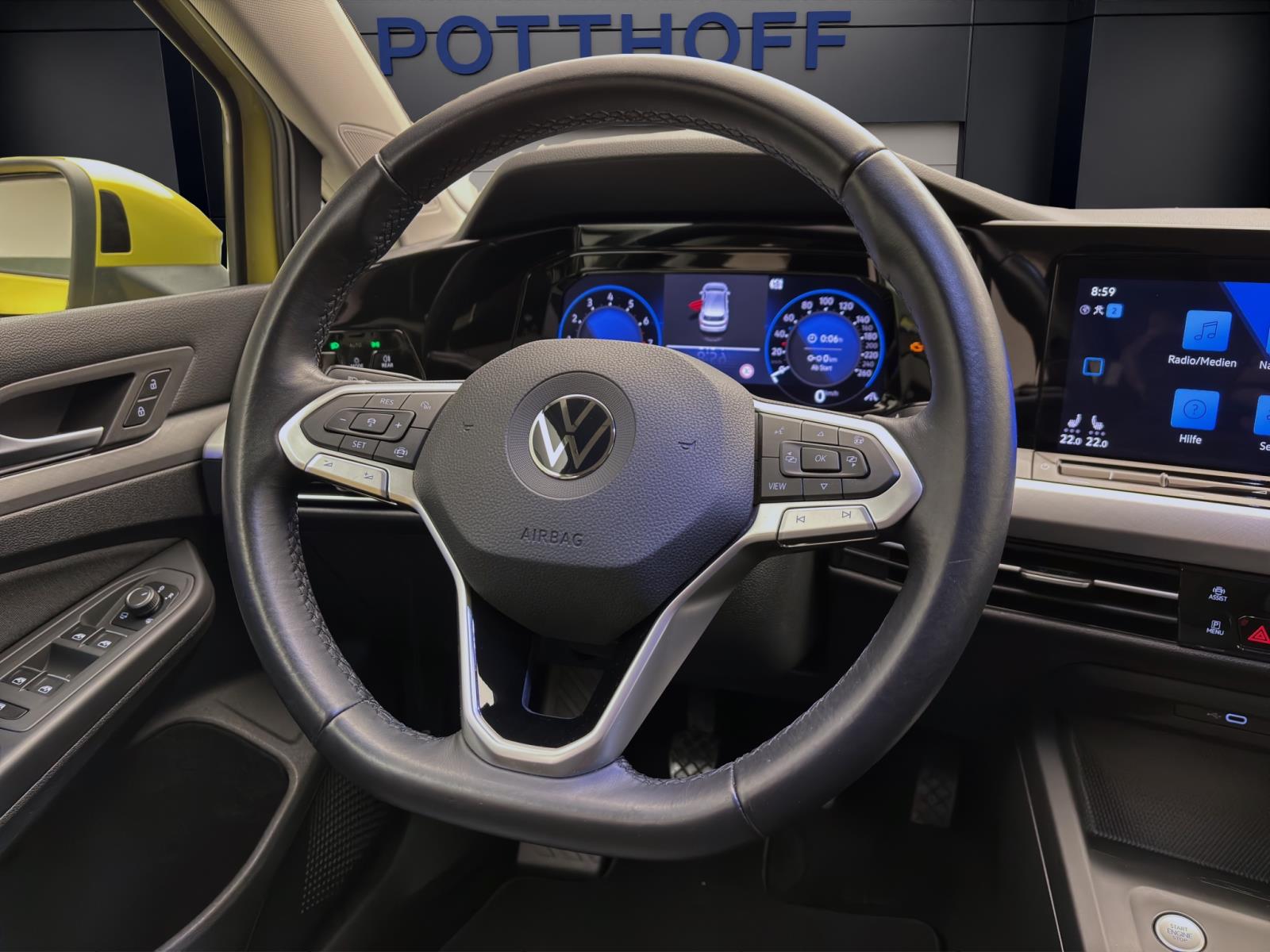 Volkswagen Golf 1.5 TSI LIFE STANDHZG AHK NAVI ACC