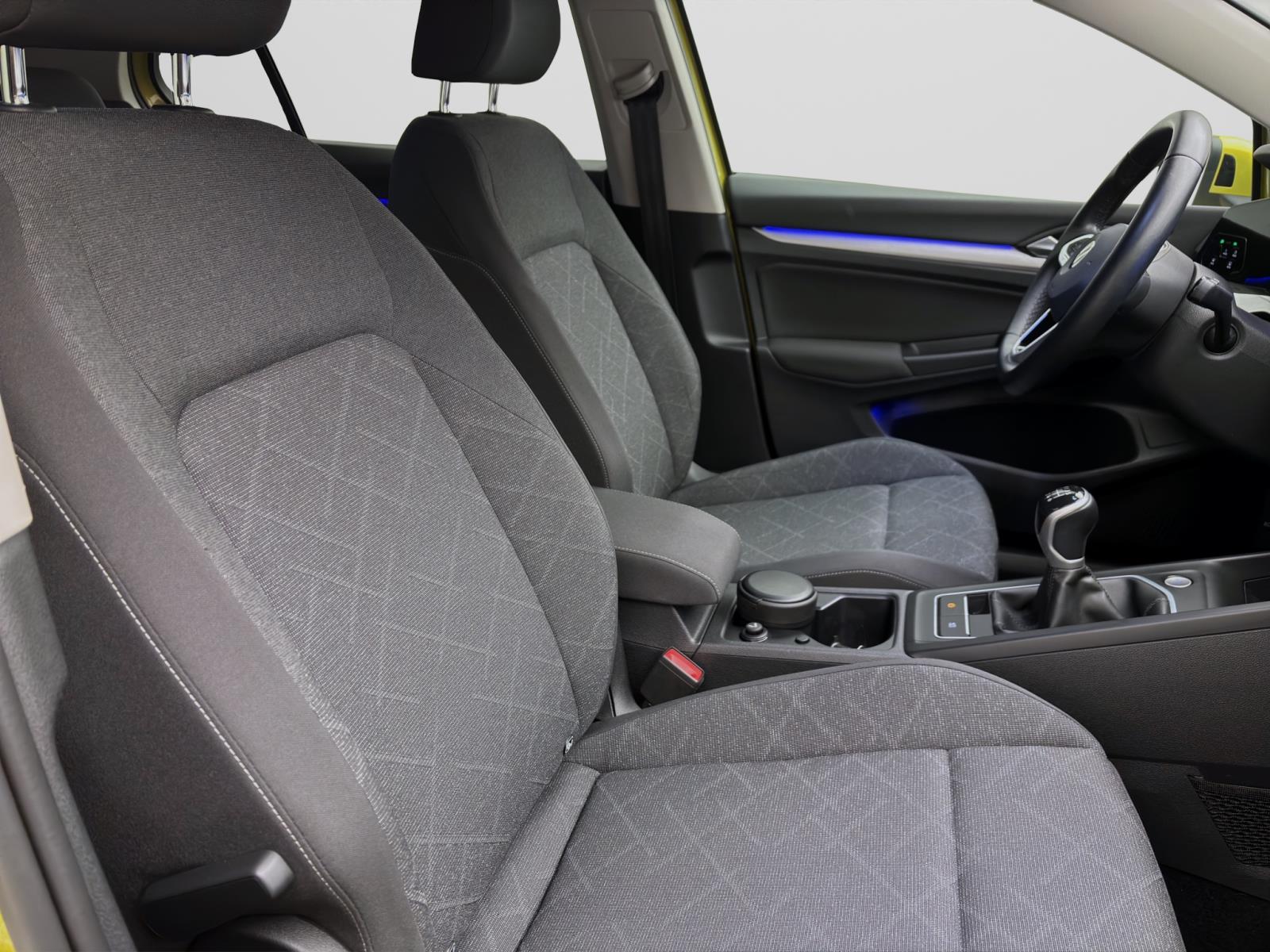 Volkswagen Golf 1.5 TSI LIFE STANDHZG AHK NAVI ACC