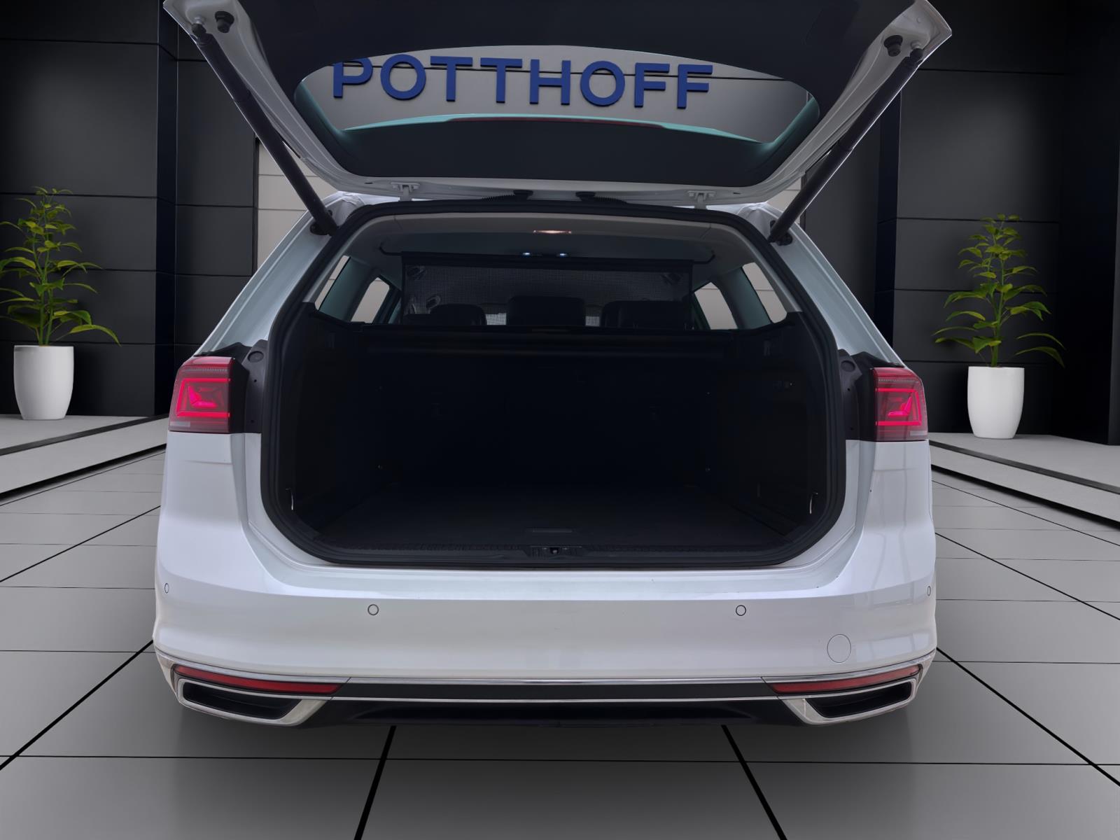 Volkswagen Passat Variant 2.0 TDI DSG 4M ELEGANCE AHK NAVI ACC IQ.LIGHT