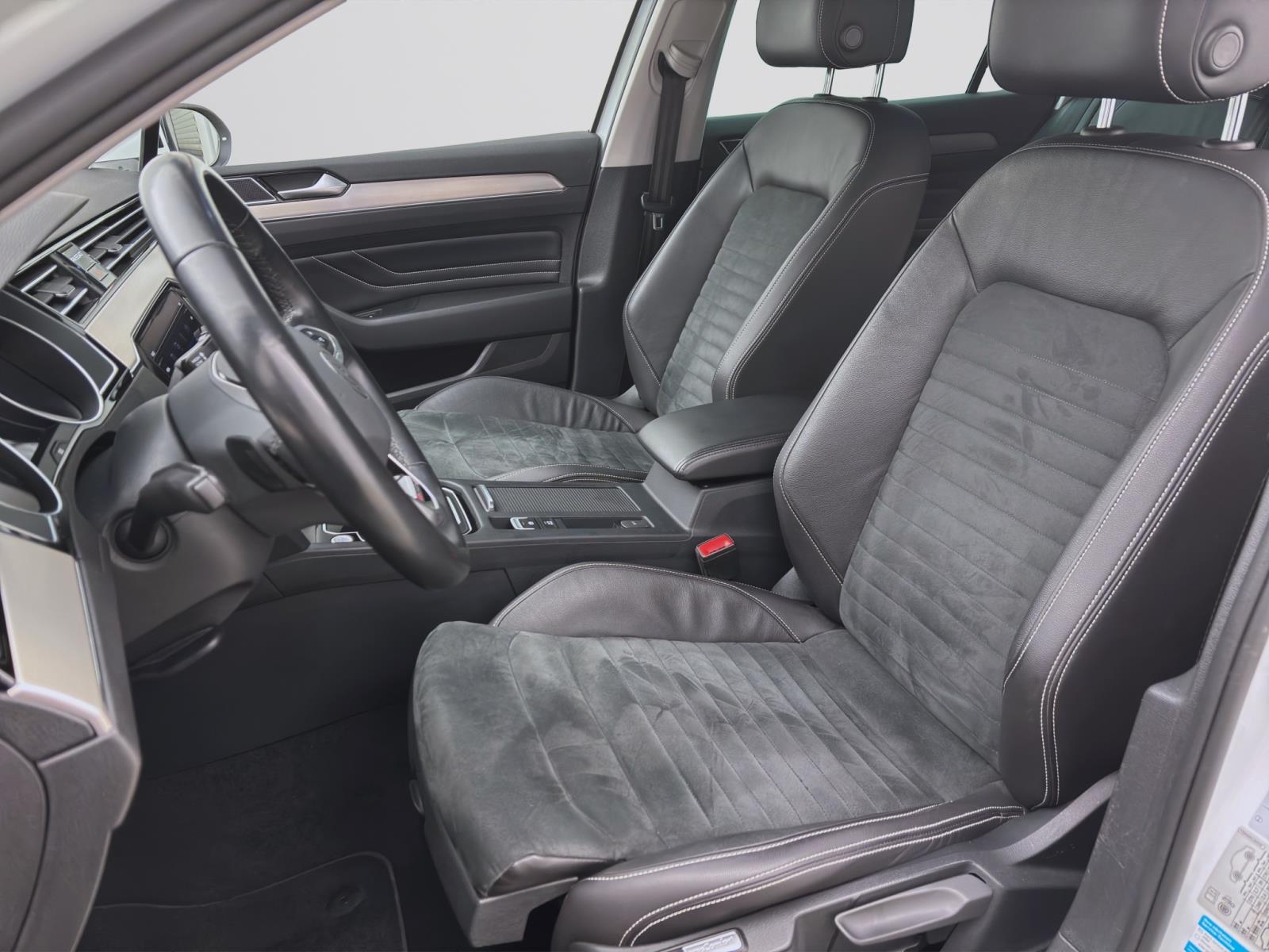 Volkswagen Passat Variant 2.0 TDI DSG 4M ELEGANCE AHK NAVI ACC IQ.LIGHT
