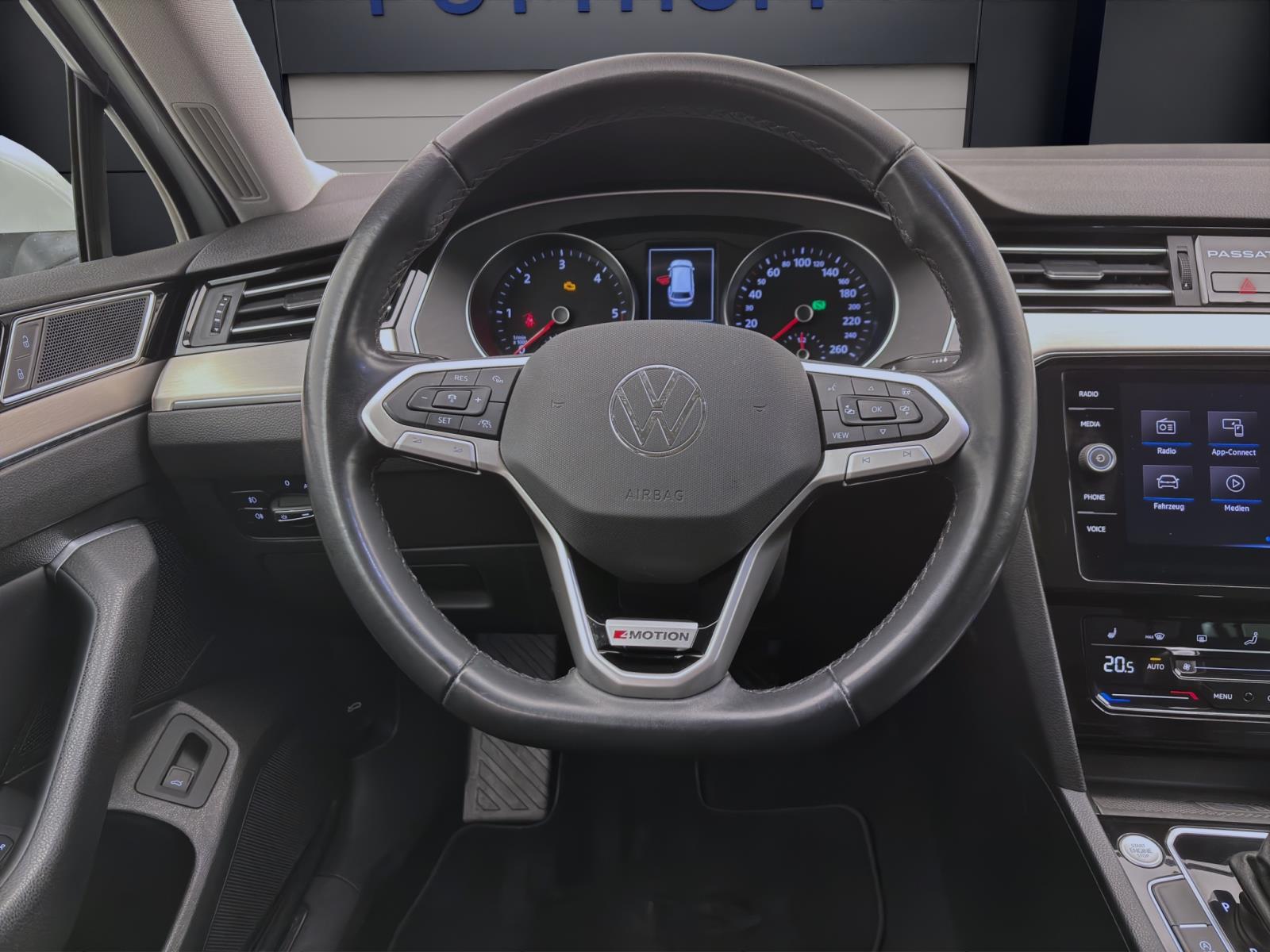 Volkswagen Passat Variant 2.0 TDI DSG 4M ELEGANCE AHK NAVI ACC IQ.LIGHT