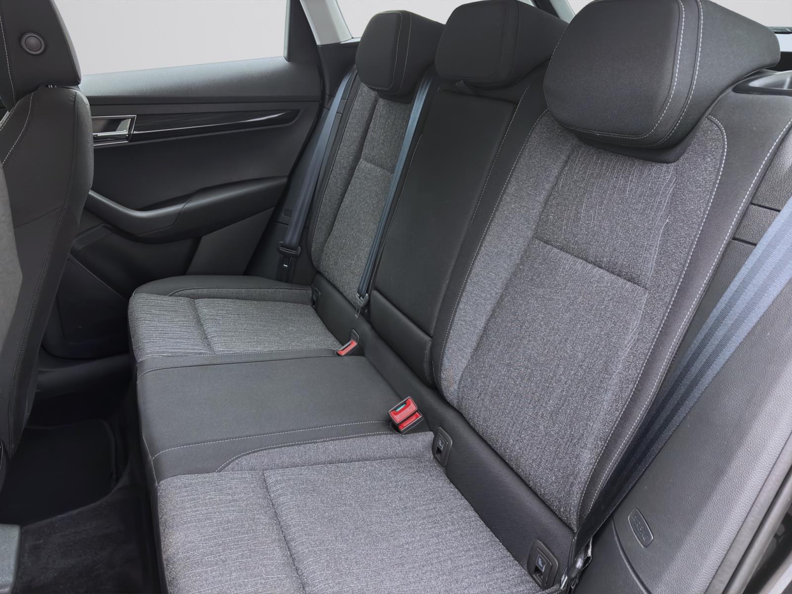 Skoda Karoq 2.0 TDI DSG 4x4 STYLE STANDHZG KAMERA PDC