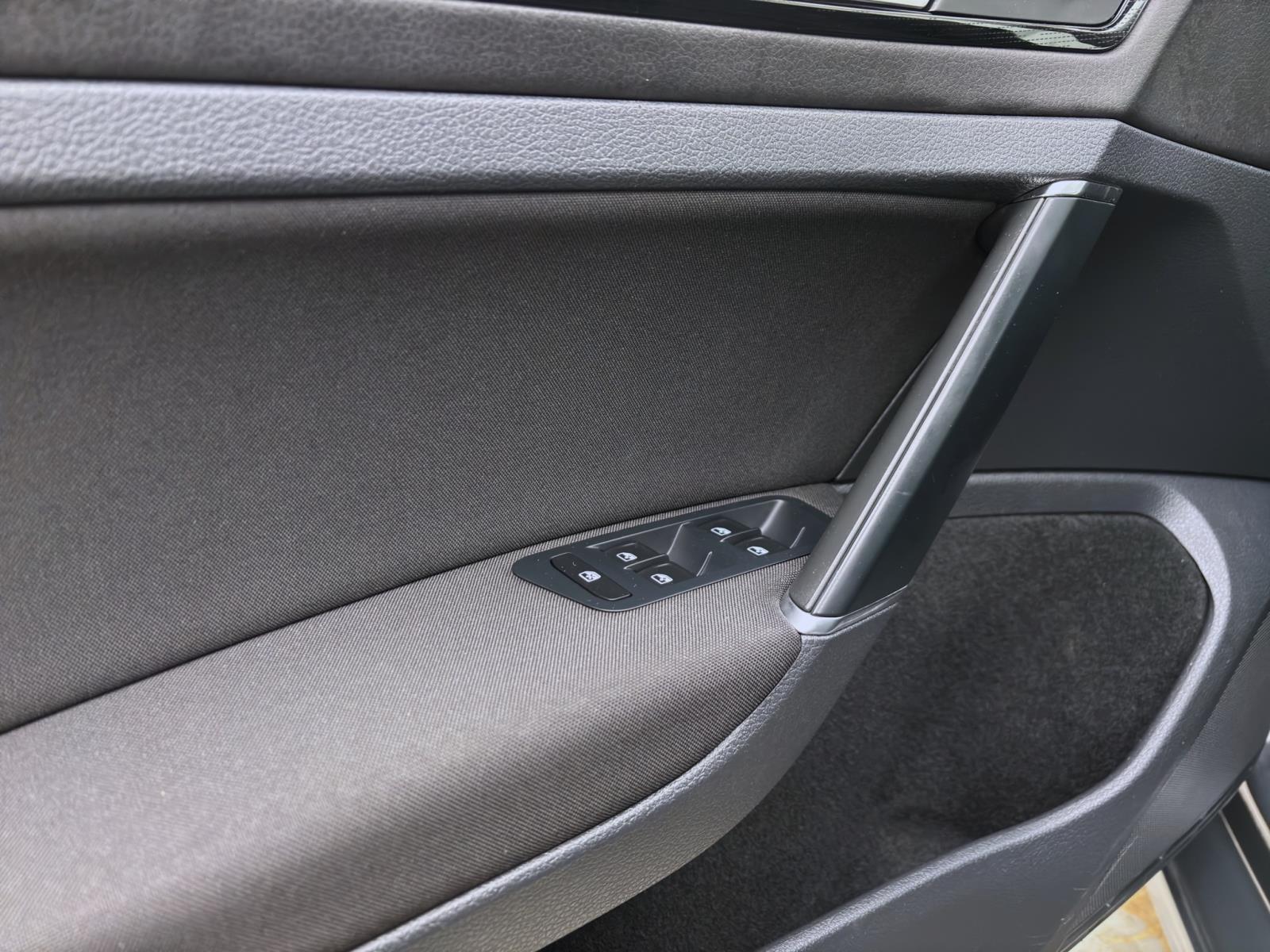 Volkswagen Golf 1.4 TSI SOUND PANO ACC PDC APPCONNECT