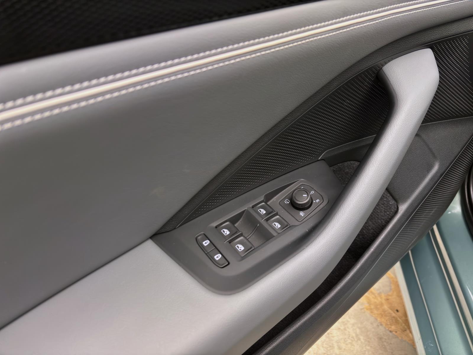 Volkswagen Passat Variant 2.0 TDI DSG BUSINESS AHK NAVI ACC KAMERA LED