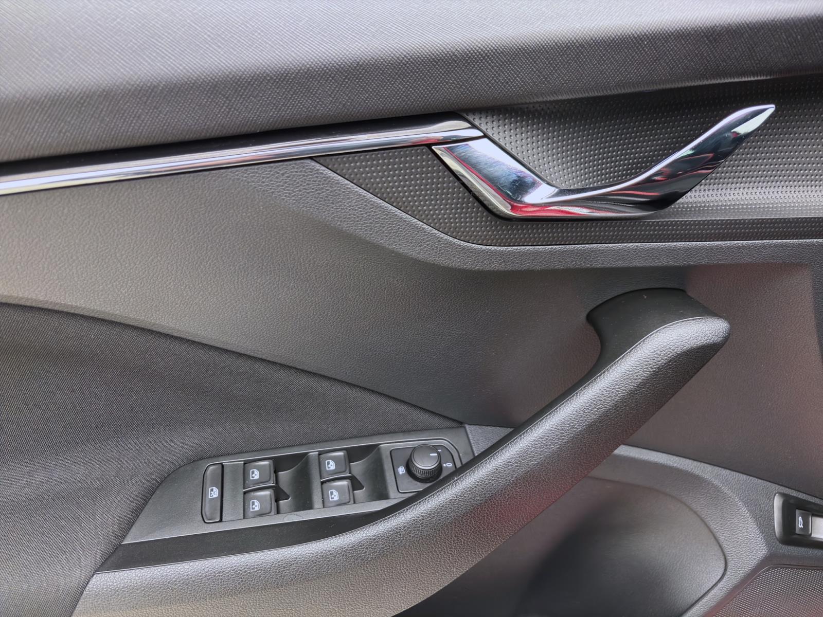 Skoda Kamiq 1.0 TSI DSG Monte Carlo Pano PDC LED Sitzhzg VirtCockpit