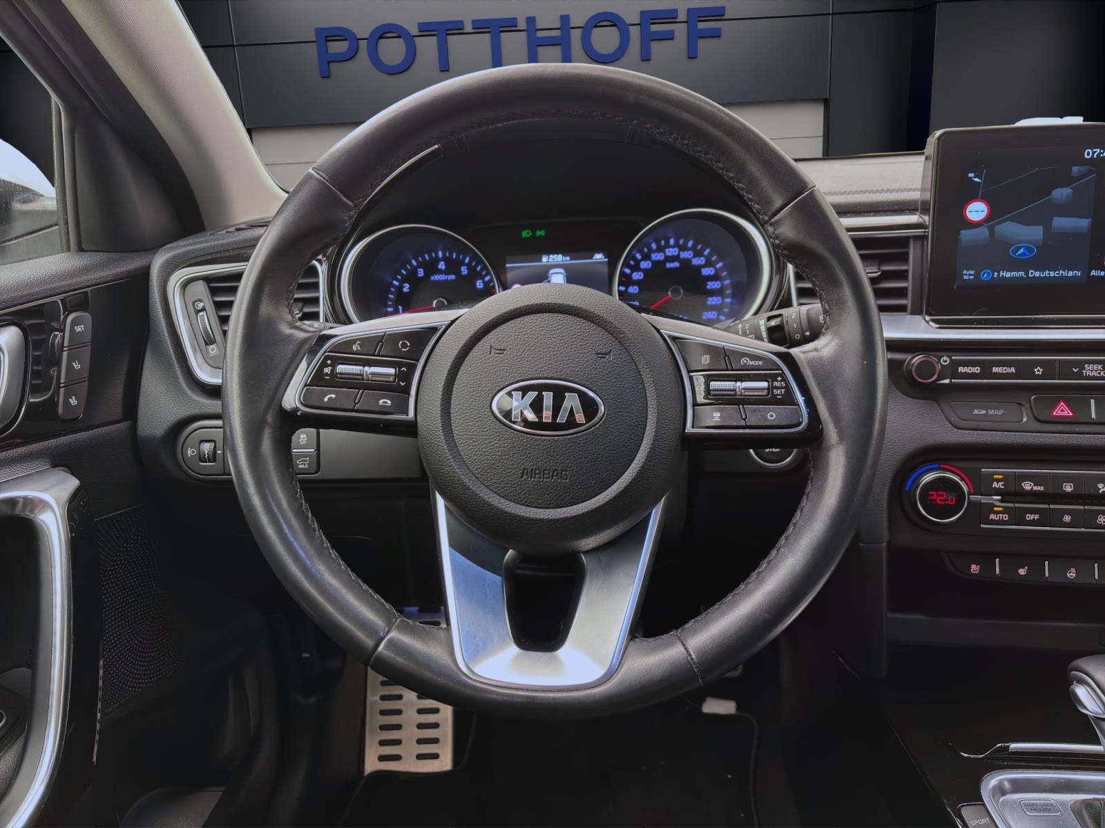 Kia Ceed 1.4 T-GDI DCT Platinum Edition Pano Bi-LED Navi Sitzhzg