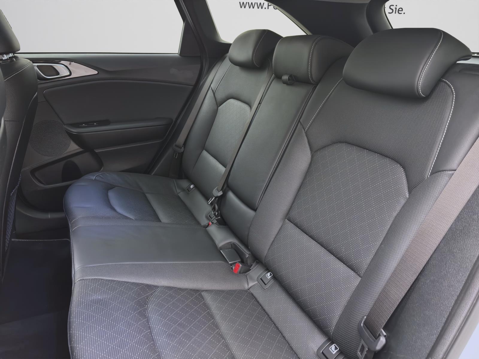 Kia Ceed 1.4 T-GDI DCT Platinum Edition Pano Bi-LED Navi Sitzhzg