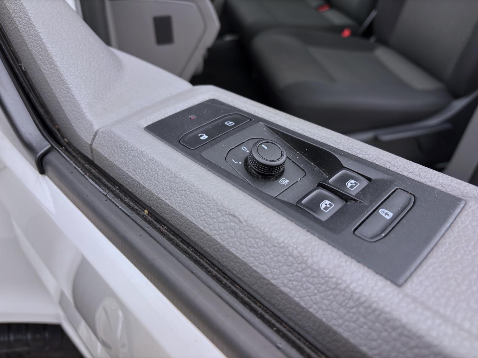 Volkswagen T6.1 Transporter Kombi 2.0 TDI 9-SITZER NAVI KLIMA PDC