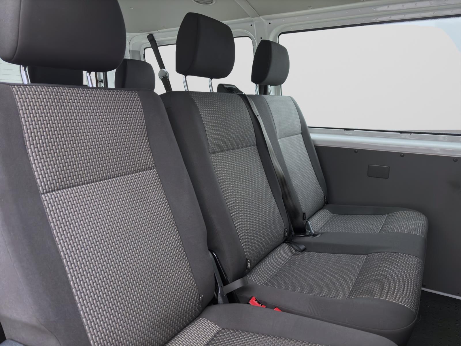Volkswagen T6.1 Transporter Kombi 2.0 TDI 9-SITZER NAVI KLIMA PDC