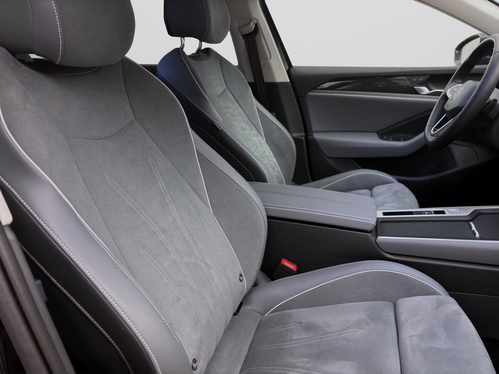 Volkswagen Passat Variant 1.5 eTSI DSG BUSINESS AHK NAVI ACC KAMERA