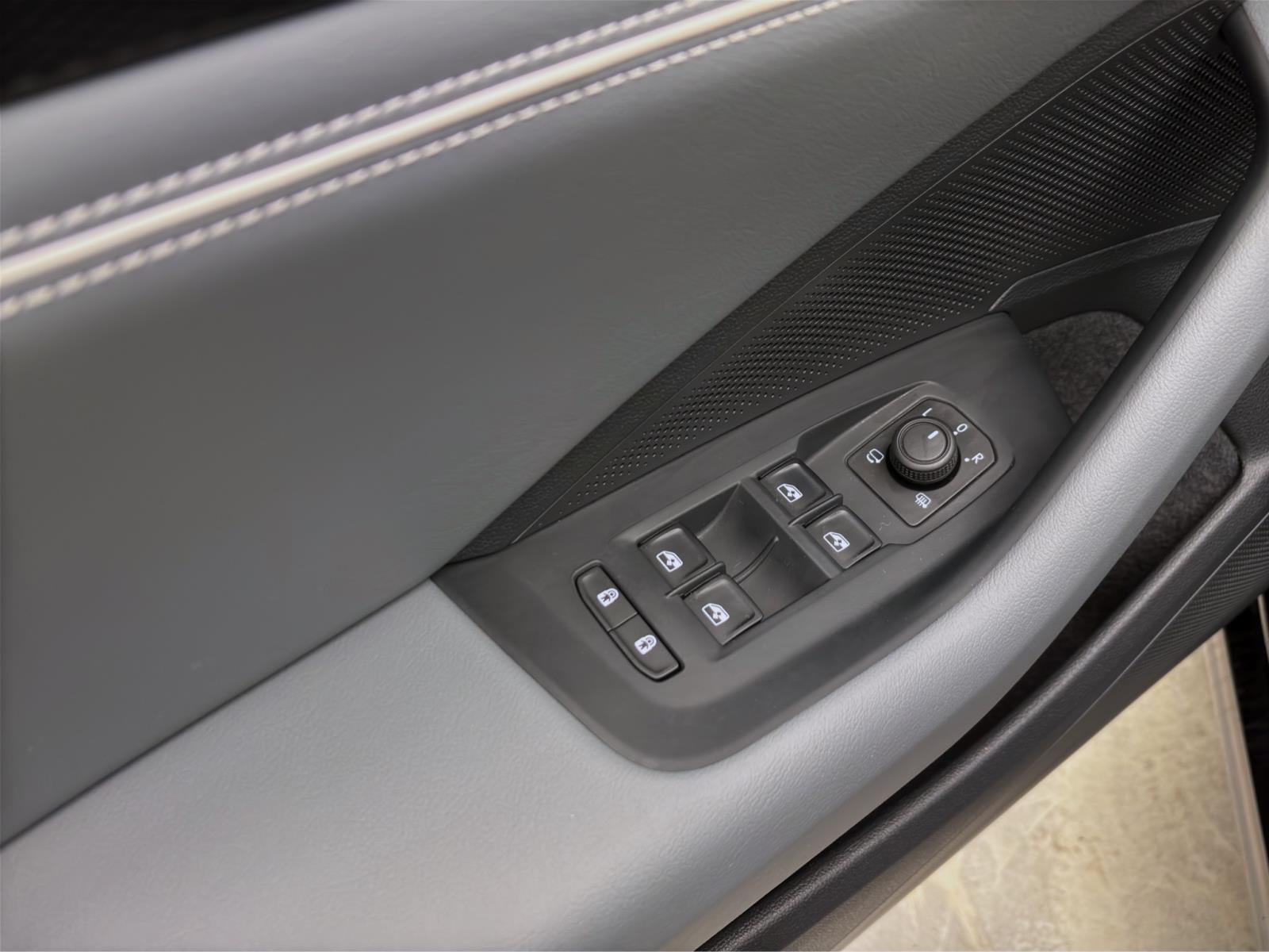 Volkswagen Passat Variant 2.0 TDI DSG BUSINESS AHK NAVI ACC KAMERA LED