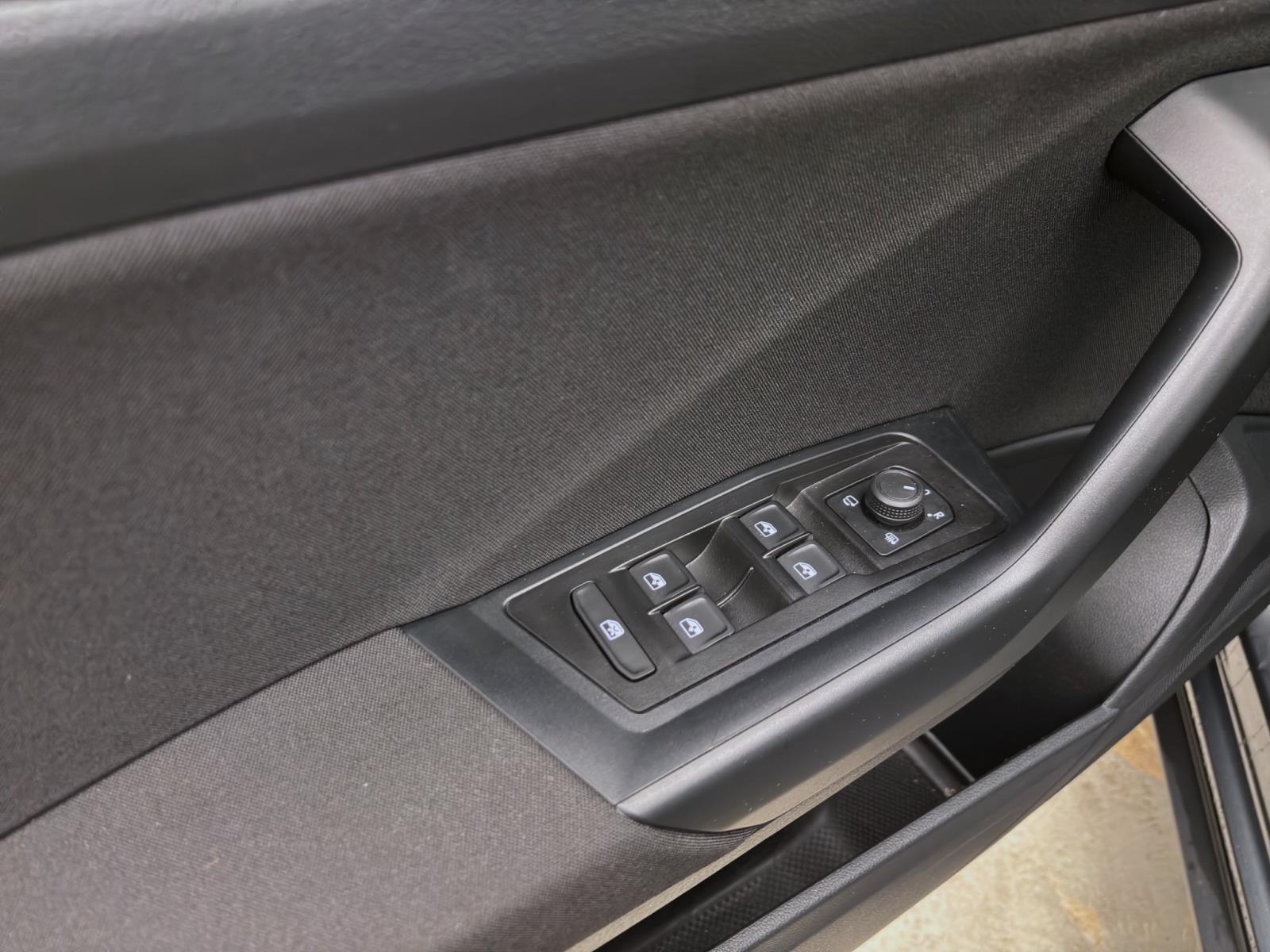 Volkswagen T-Roc 1.0 TSI LIFE NAVI PDC LED SITZHZG