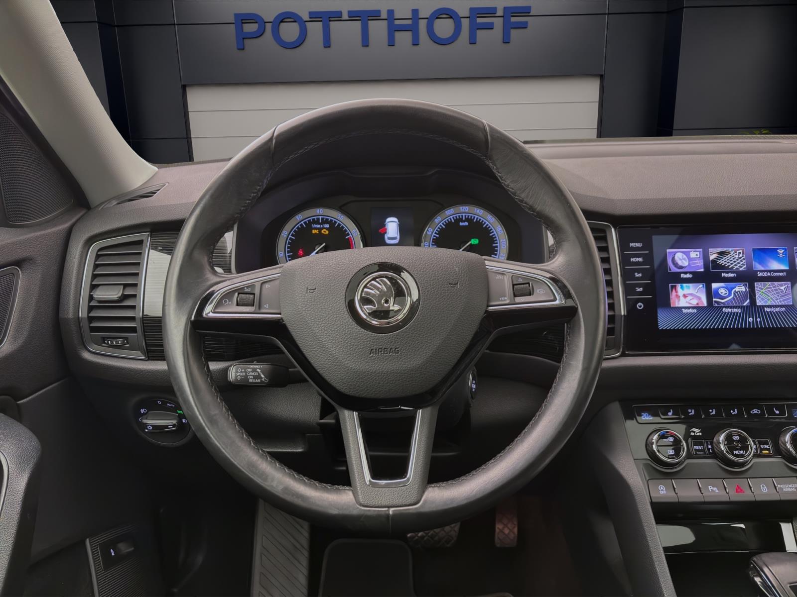 Skoda Kodiaq 2.0 TSI DSG 4x4 STYLE PANO AHK NAVI ACC