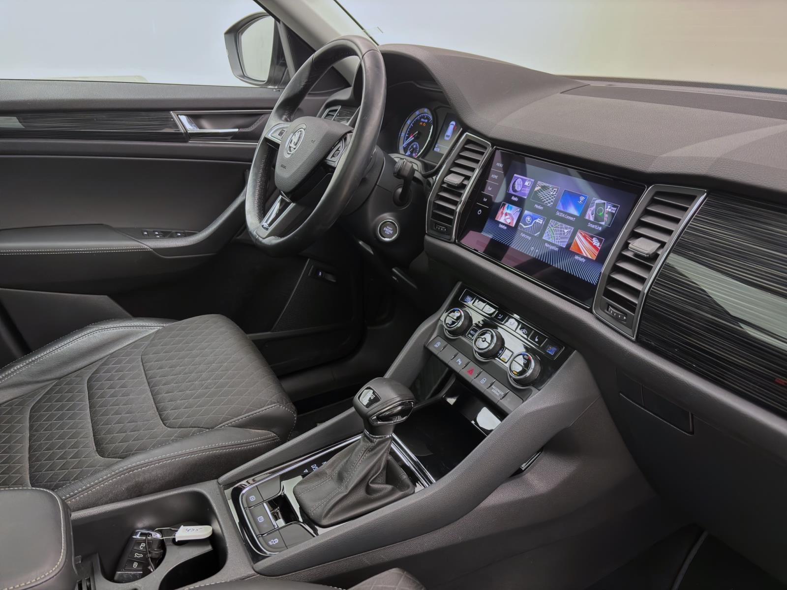 Skoda Kodiaq 2.0 TSI DSG 4x4 STYLE PANO AHK NAVI ACC