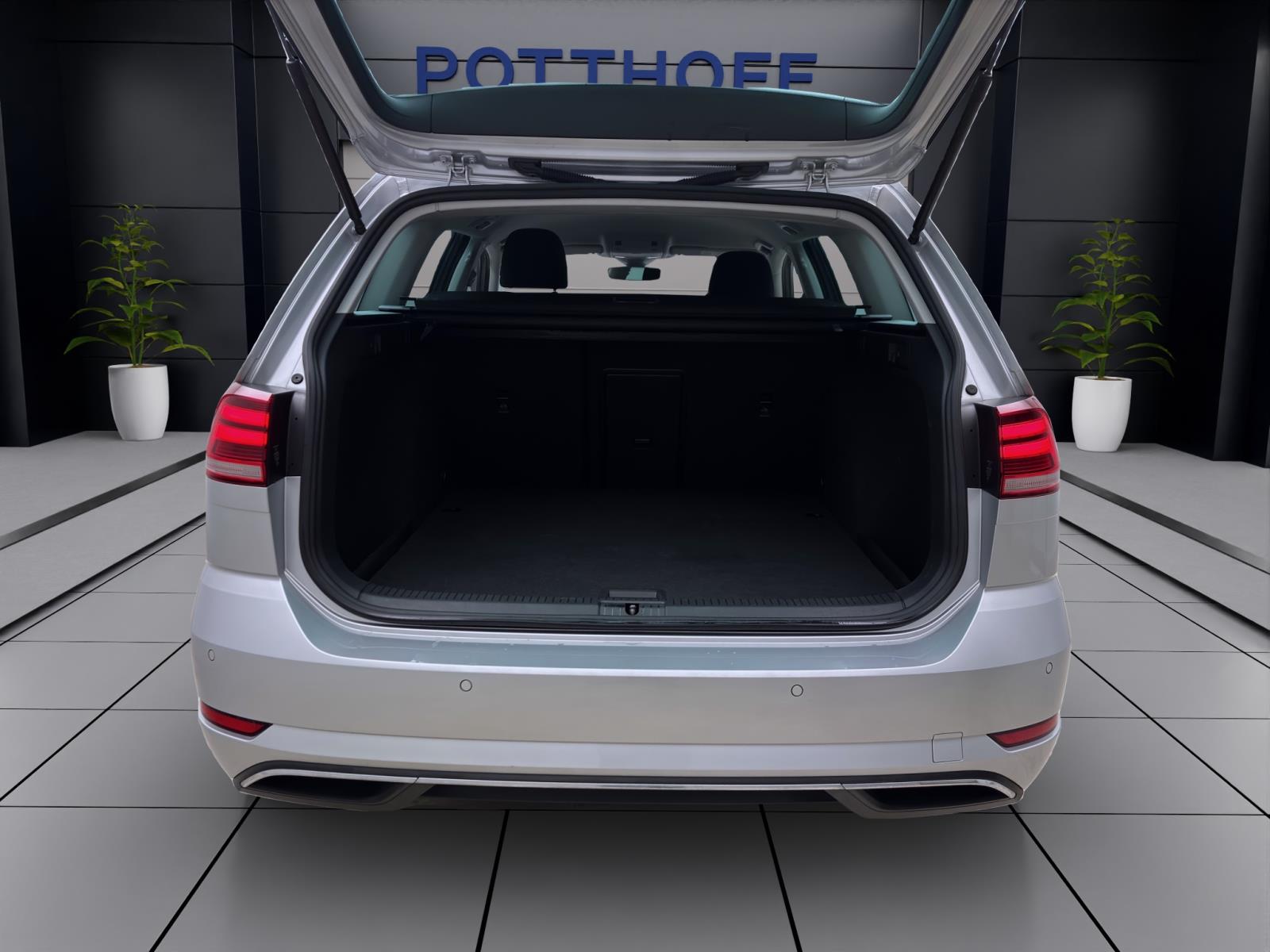 Volkswagen Golf Variant 1.5 TSI DSG IQ.DRIVE ACC PDC NAVI DYNAUDIO