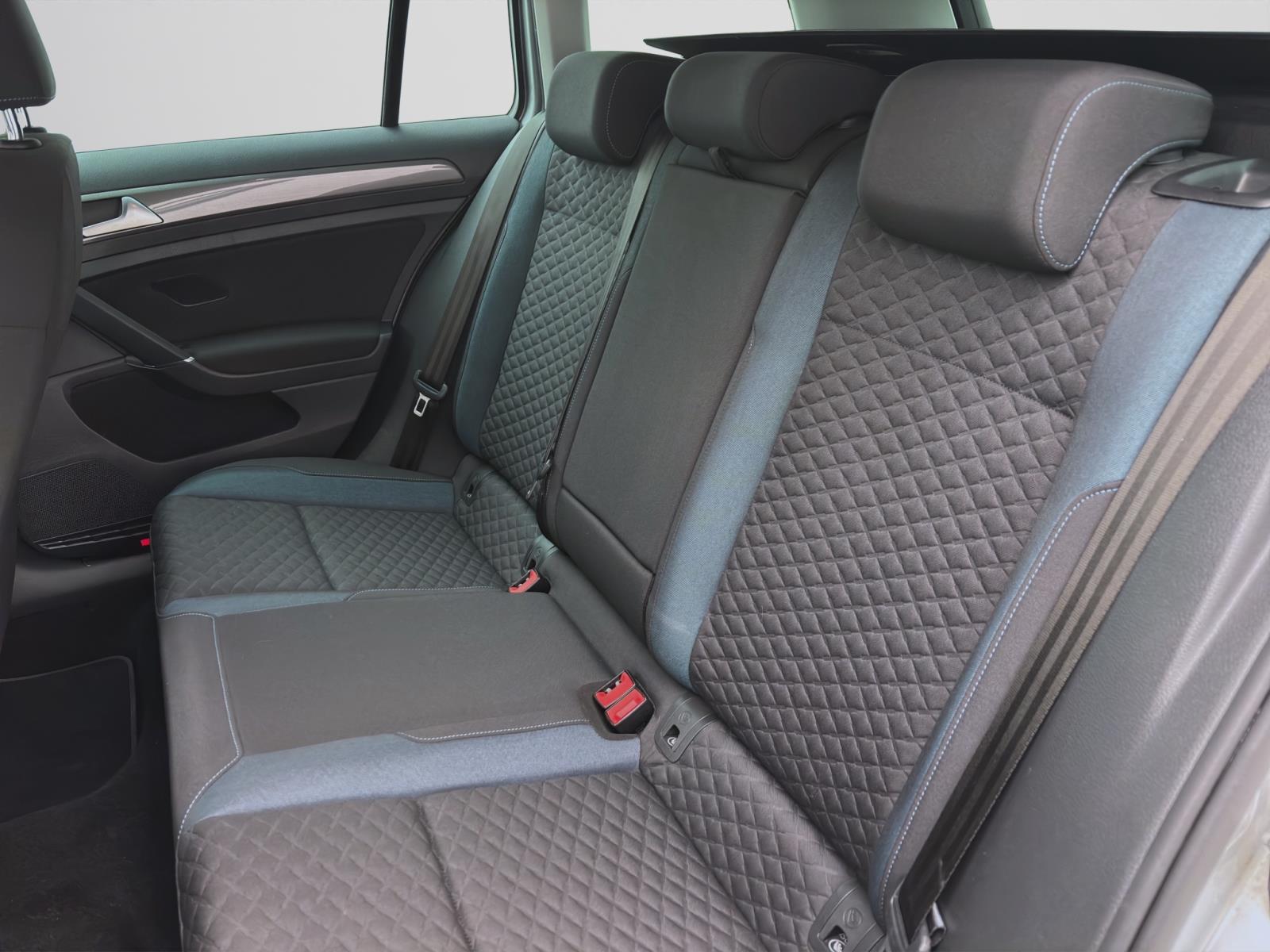 Volkswagen Golf Variant 1.5 TSI DSG IQ.DRIVE ACC PDC NAVI DYNAUDIO