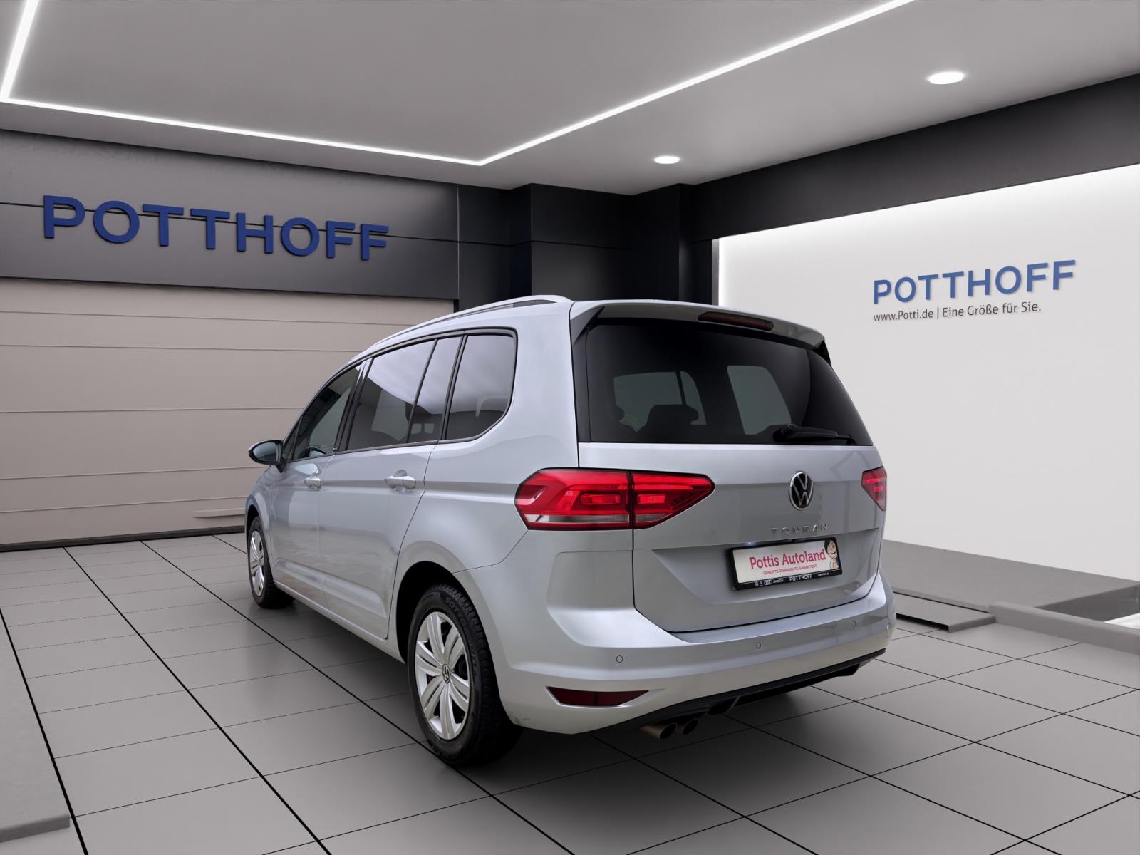Volkswagen Touran 2.0 TDI DSG Active Standhzg AHK ACC DCC PDC Kamera IQ.Light Navi