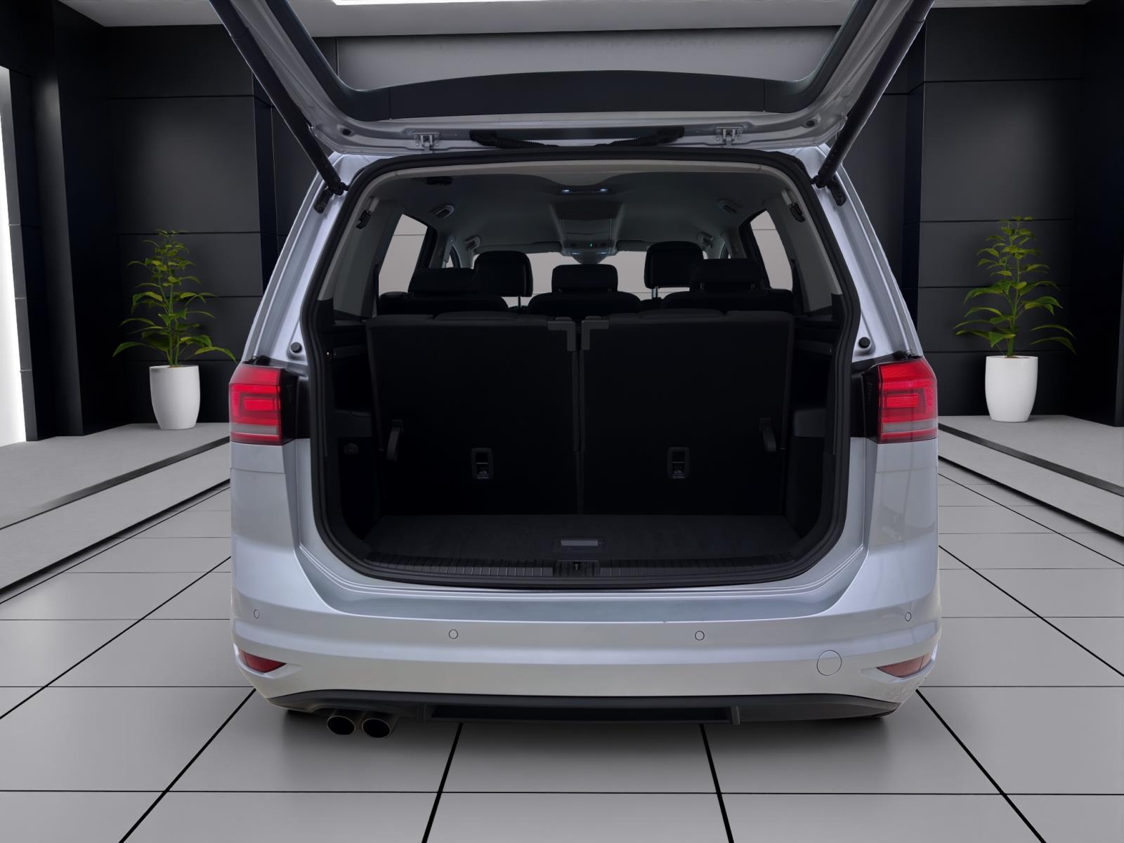 Volkswagen Touran 2.0 TDI DSG Active Standhzg AHK ACC DCC PDC Kamera IQ.Light Navi