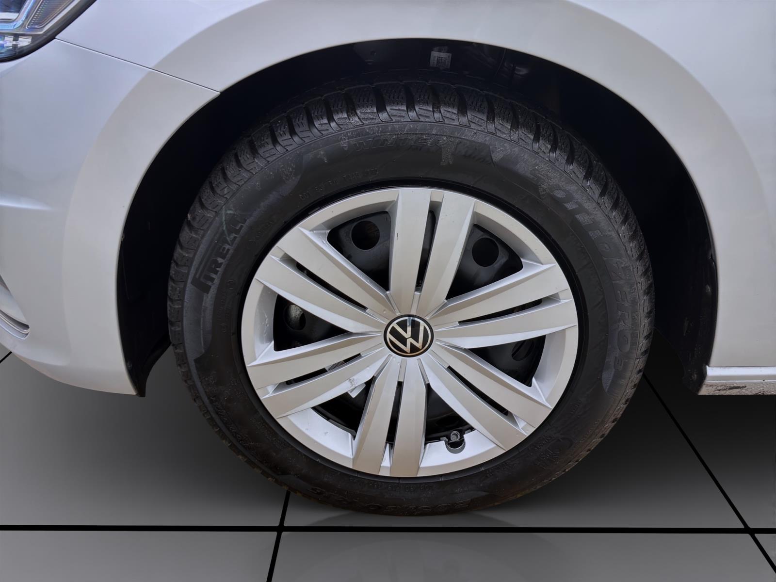 Volkswagen Touran 2.0 TDI DSG Active Standhzg AHK ACC DCC PDC Kamera IQ.Light Navi