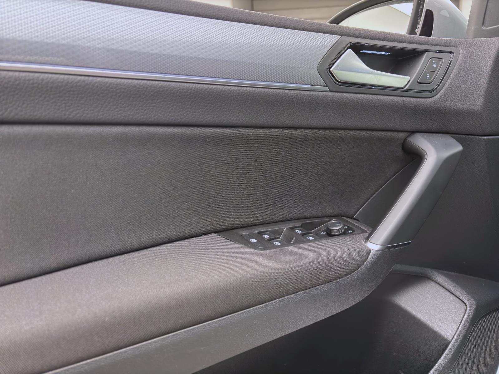 Volkswagen Touran 2.0 TDI DSG Active Standhzg AHK ACC DCC PDC Kamera IQ.Light Navi