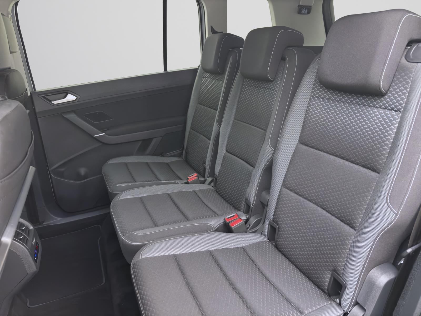 Volkswagen Touran 2.0 TDI DSG Active Standhzg AHK ACC DCC PDC Kamera IQ.Light Navi