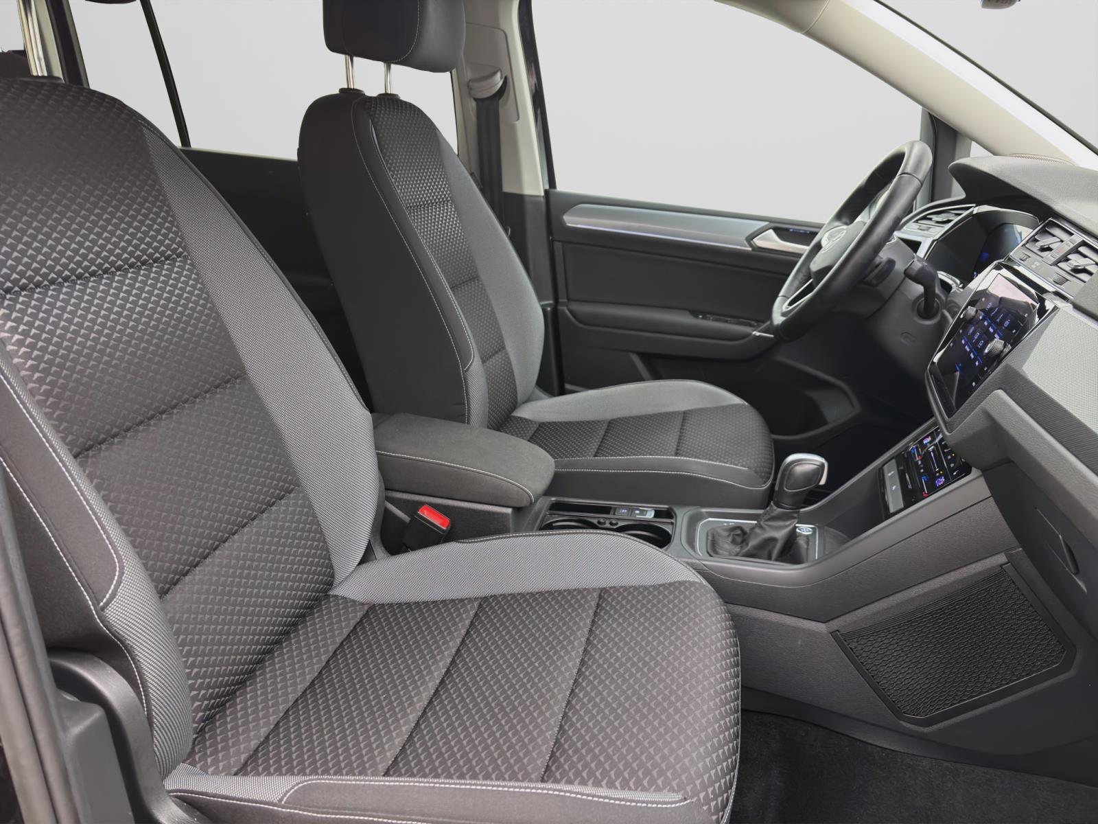 Volkswagen Touran 2.0 TDI DSG Active AHK ACC DCC PDC Navi Sitzhzg