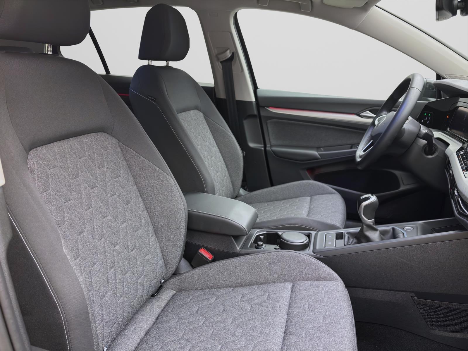 Volkswagen Golf 1.5 TSI MOVE AHK ACC PDC NAVI SITZHZG
