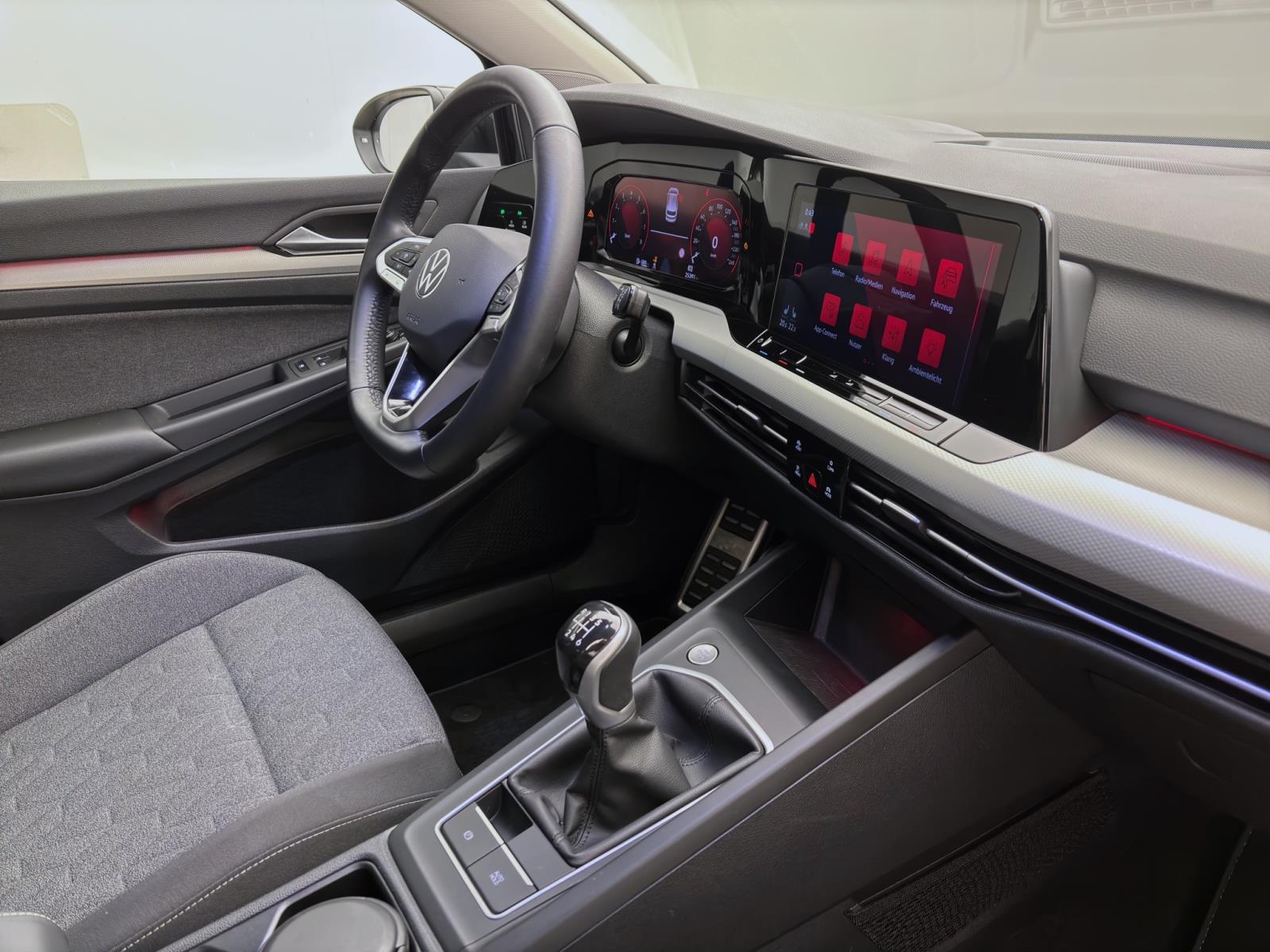 Volkswagen Golf 1.5 TSI MOVE AHK ACC PDC NAVI SITZHZG