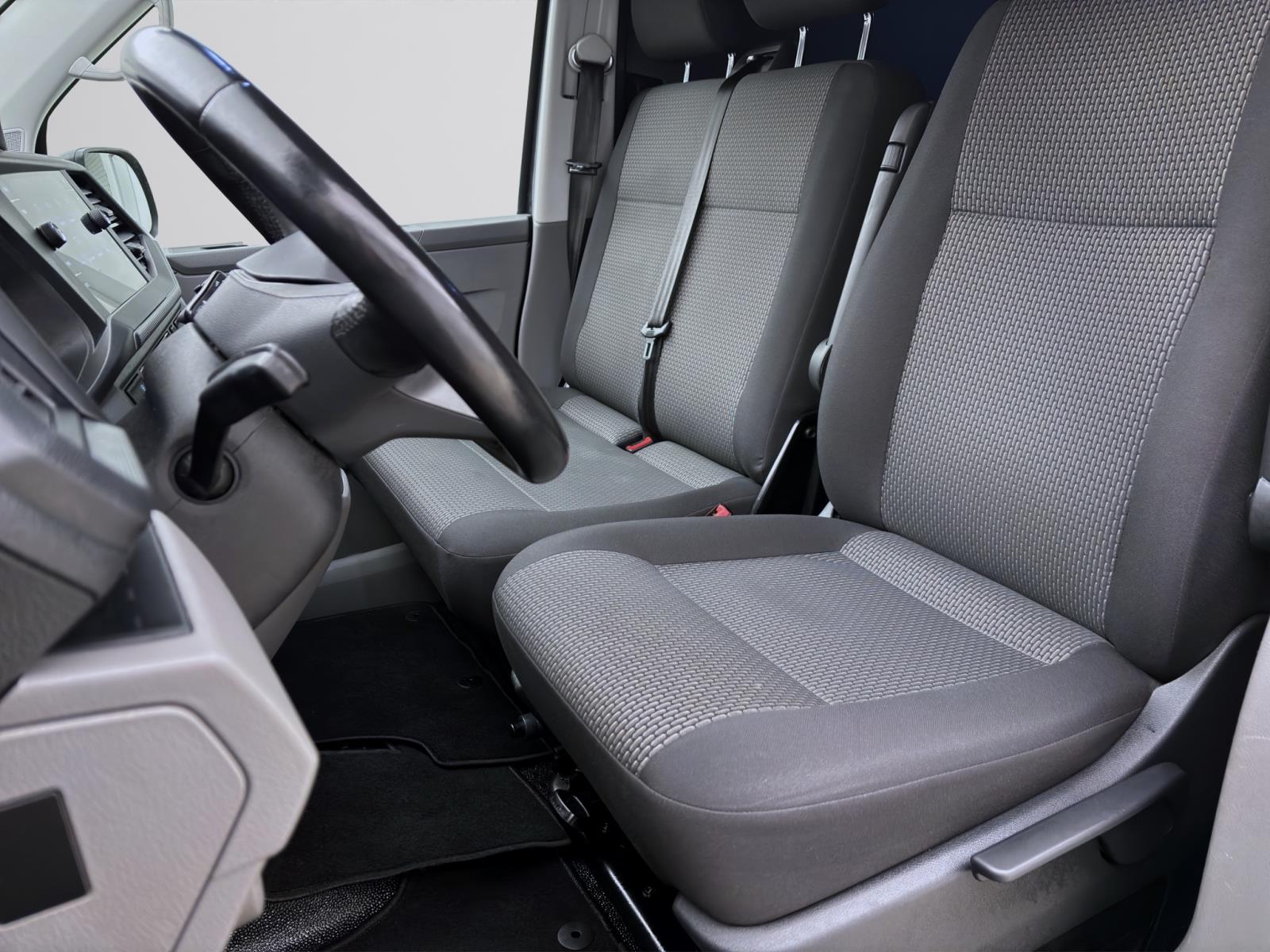 Volkswagen T6.1 Transporter Kasten 2,0 DSG TDI Navi/AHK/Klima