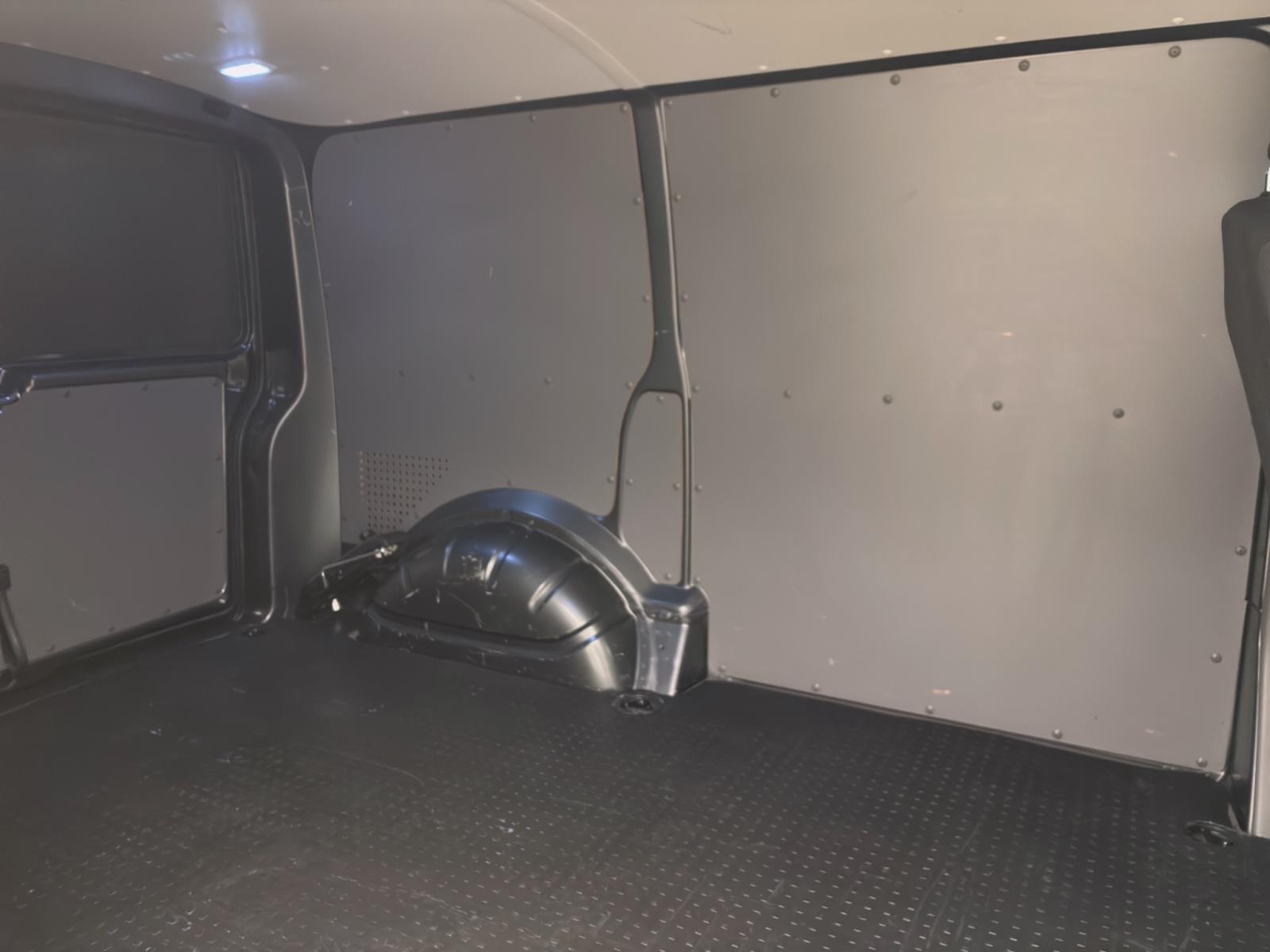 Volkswagen T6.1 Transporter Kasten 2,0 DSG TDI Navi/AHK/Klima