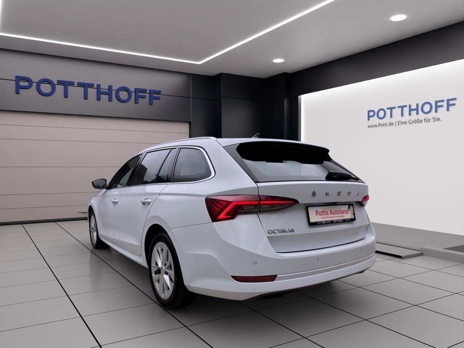 Skoda Octavia Combi 2.0 TDI DSG Style Pano AHK ACC PDC LED Navi Sitzhzg HUD