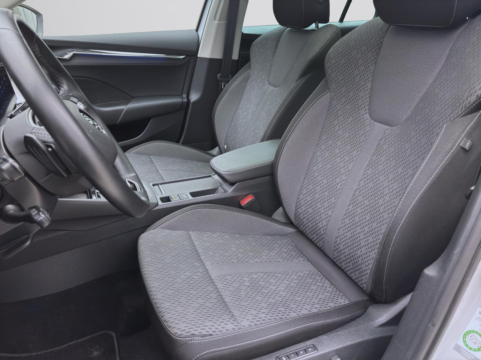 Skoda Octavia Combi 2.0 TDI DSG Style Pano AHK ACC PDC LED Navi Sitzhzg HUD