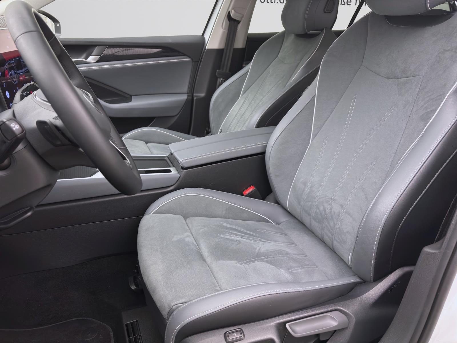 Volkswagen Passat Variant 1.5 eTSI DSG BUSINESS AHK NAVI ACC KAMERA