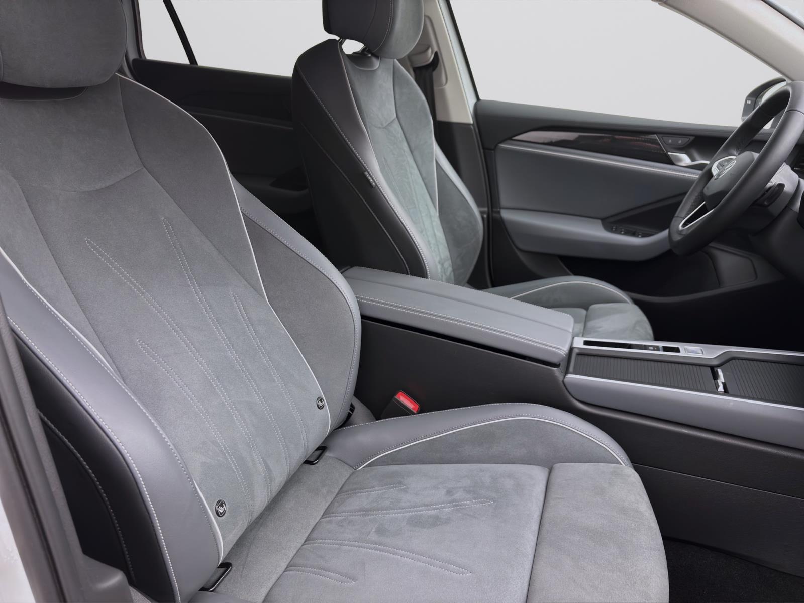 Volkswagen Passat Variant 1.5 eTSI DSG BUSINESS AHK NAVI ACC KAMERA