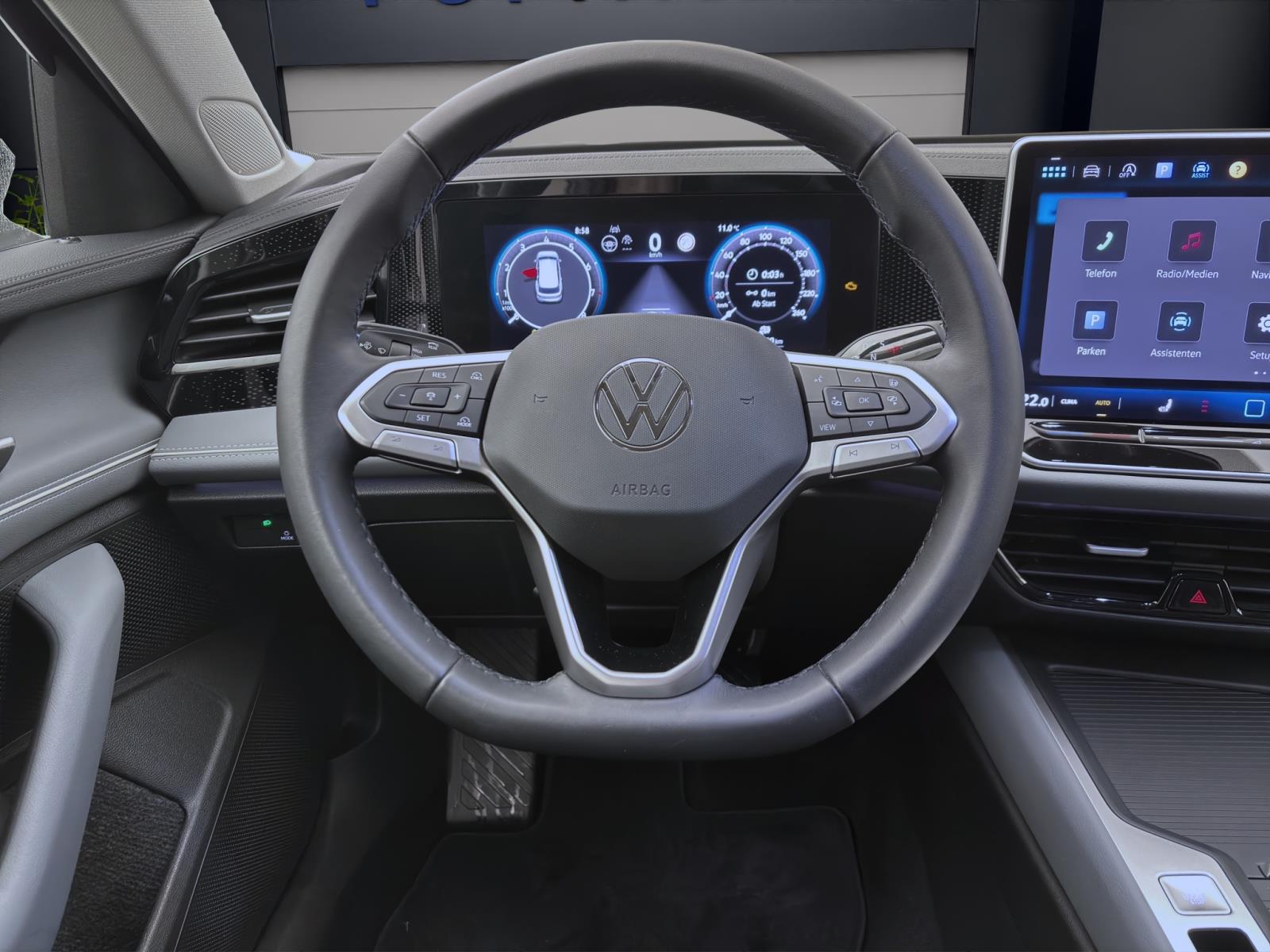 Volkswagen Passat Variant 1.5 eTSI DSG Business AHK ACC PDC Kamera LED Navi Sitzhzg