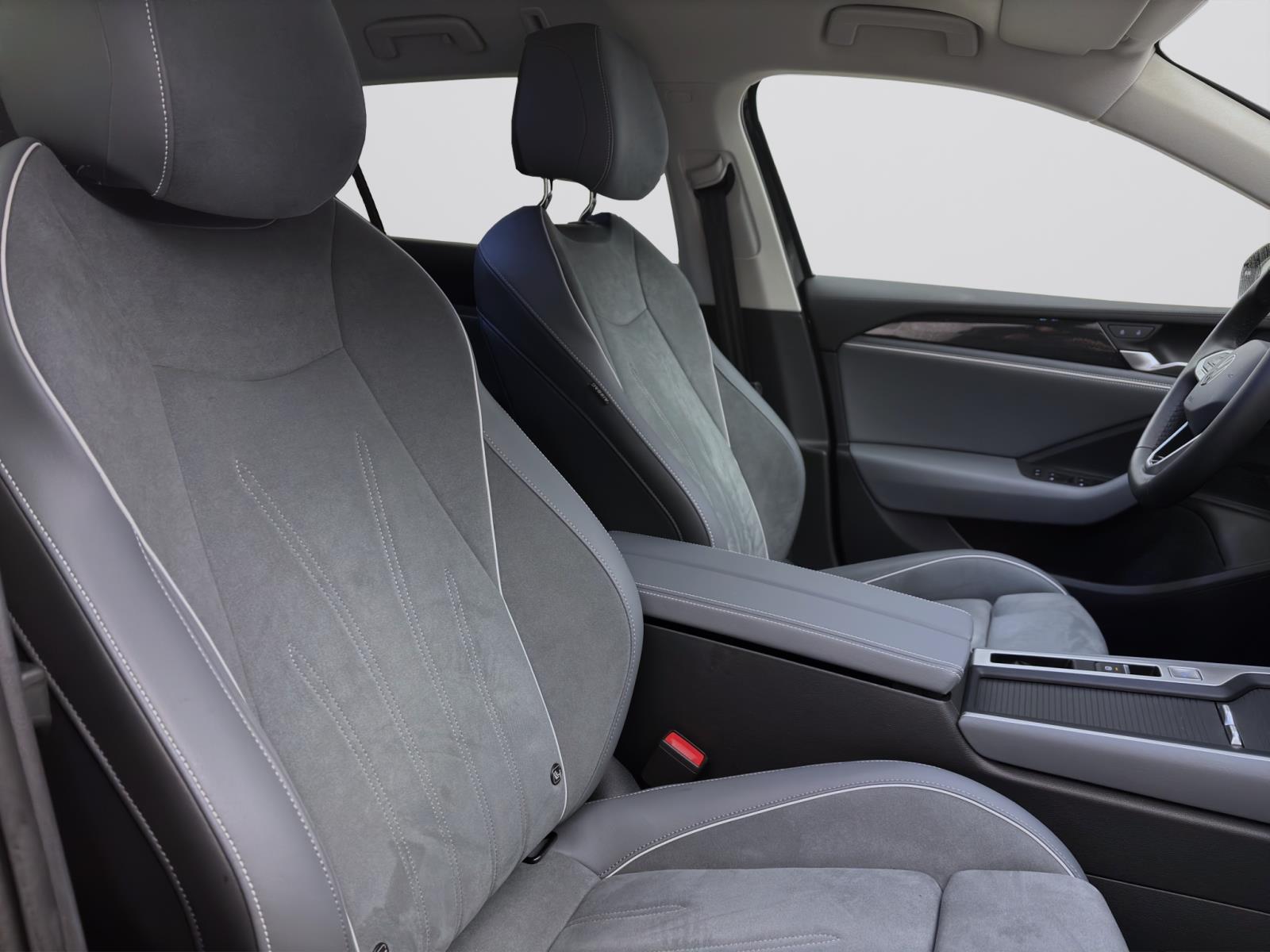 Volkswagen Passat Variant 1.5 eTSI DSG Business AHK ACC PDC Kamera LED Navi Sitzhzg