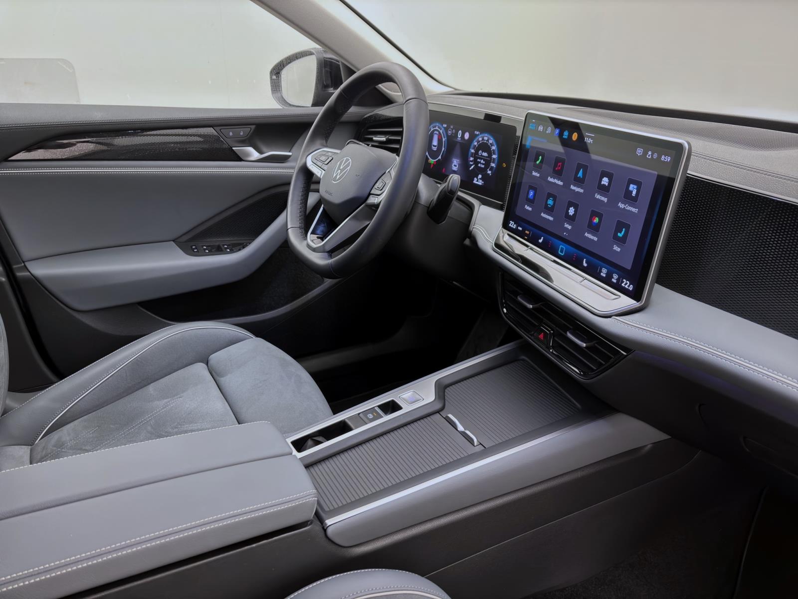 Volkswagen Passat Variant 1.5 eTSI DSG Business AHK ACC PDC Kamera LED Navi Sitzhzg