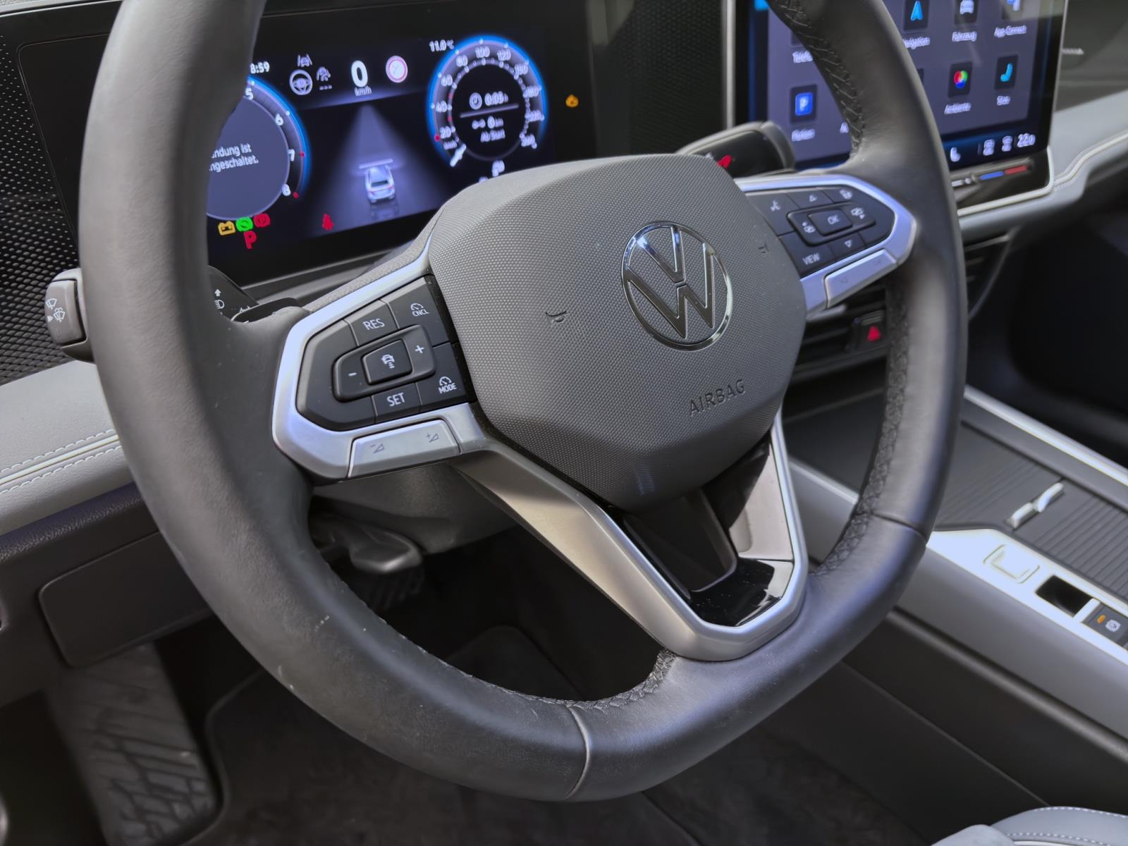 Volkswagen Passat Variant 1.5 eTSI DSG Business AHK ACC PDC Kamera LED Navi Sitzhzg