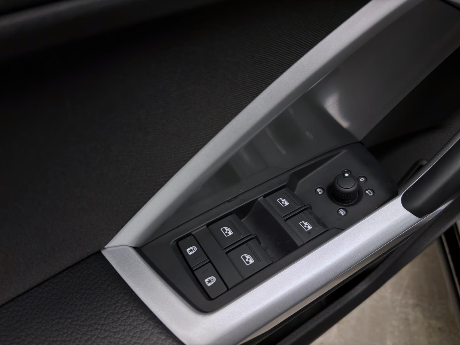 Audi Q3 35 TDI S line AHK Kamera Navi Sitzhzg VirtCockpit