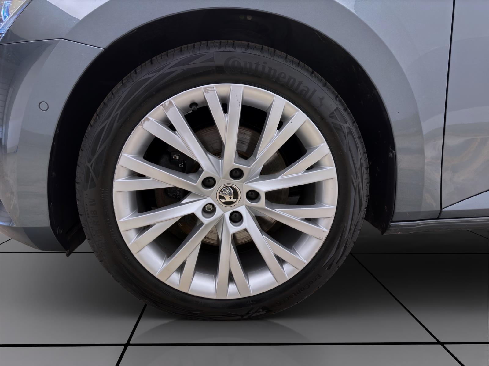 Skoda Superb Combi 2.0 TDI DSG STYLE PANO NAVI ACC LED