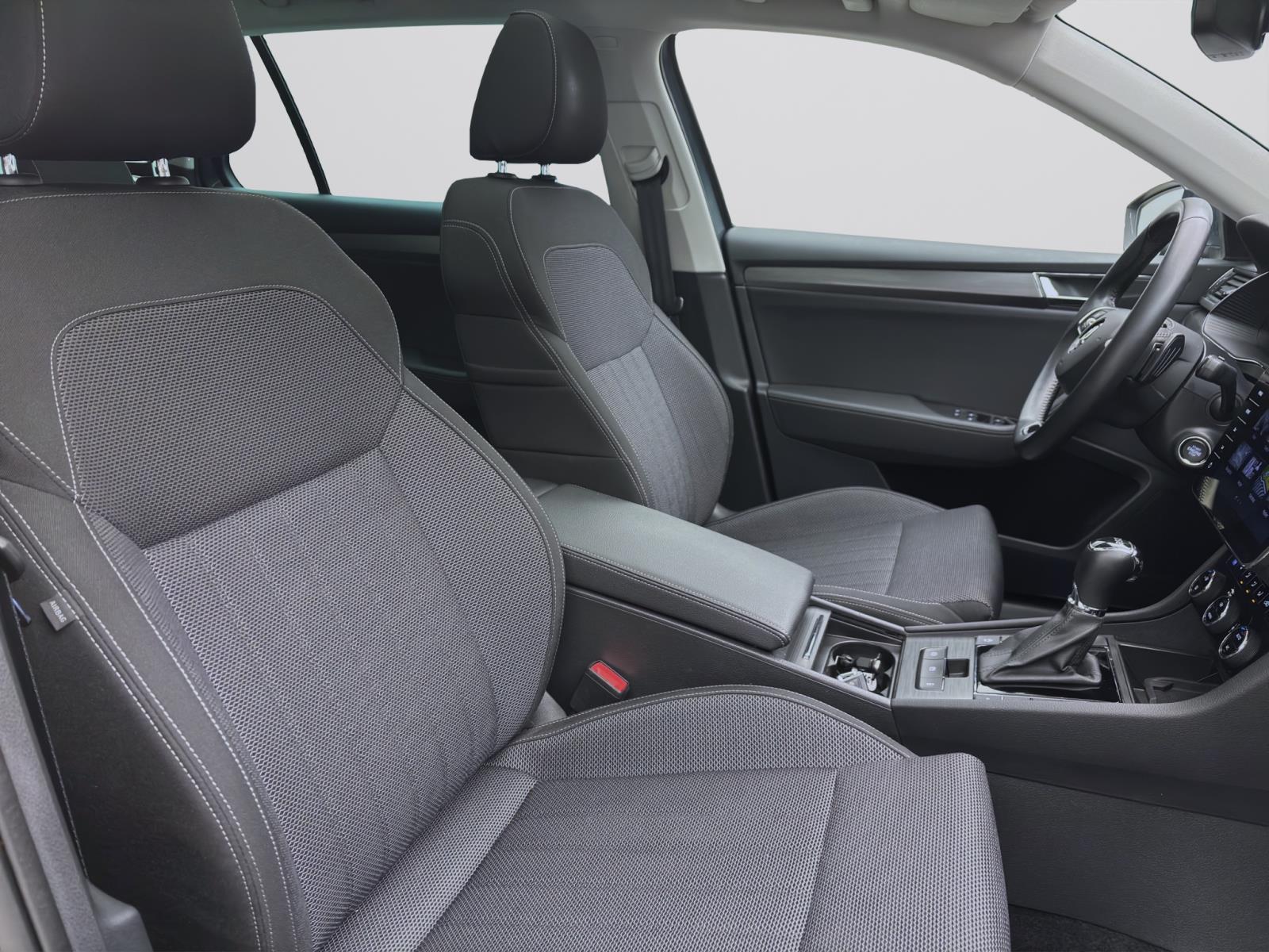Skoda Superb Combi 2.0 TDI DSG STYLE PANO NAVI ACC LED