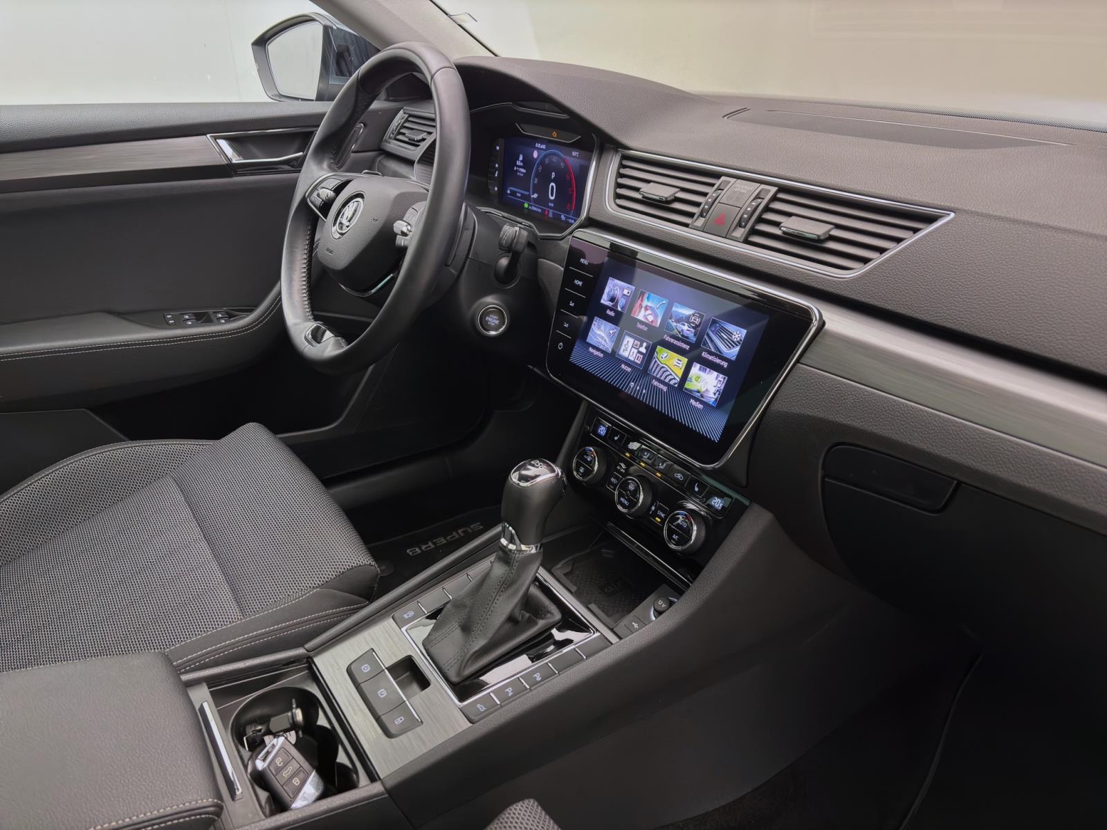 Skoda Superb Combi 2.0 TDI DSG STYLE PANO NAVI ACC LED