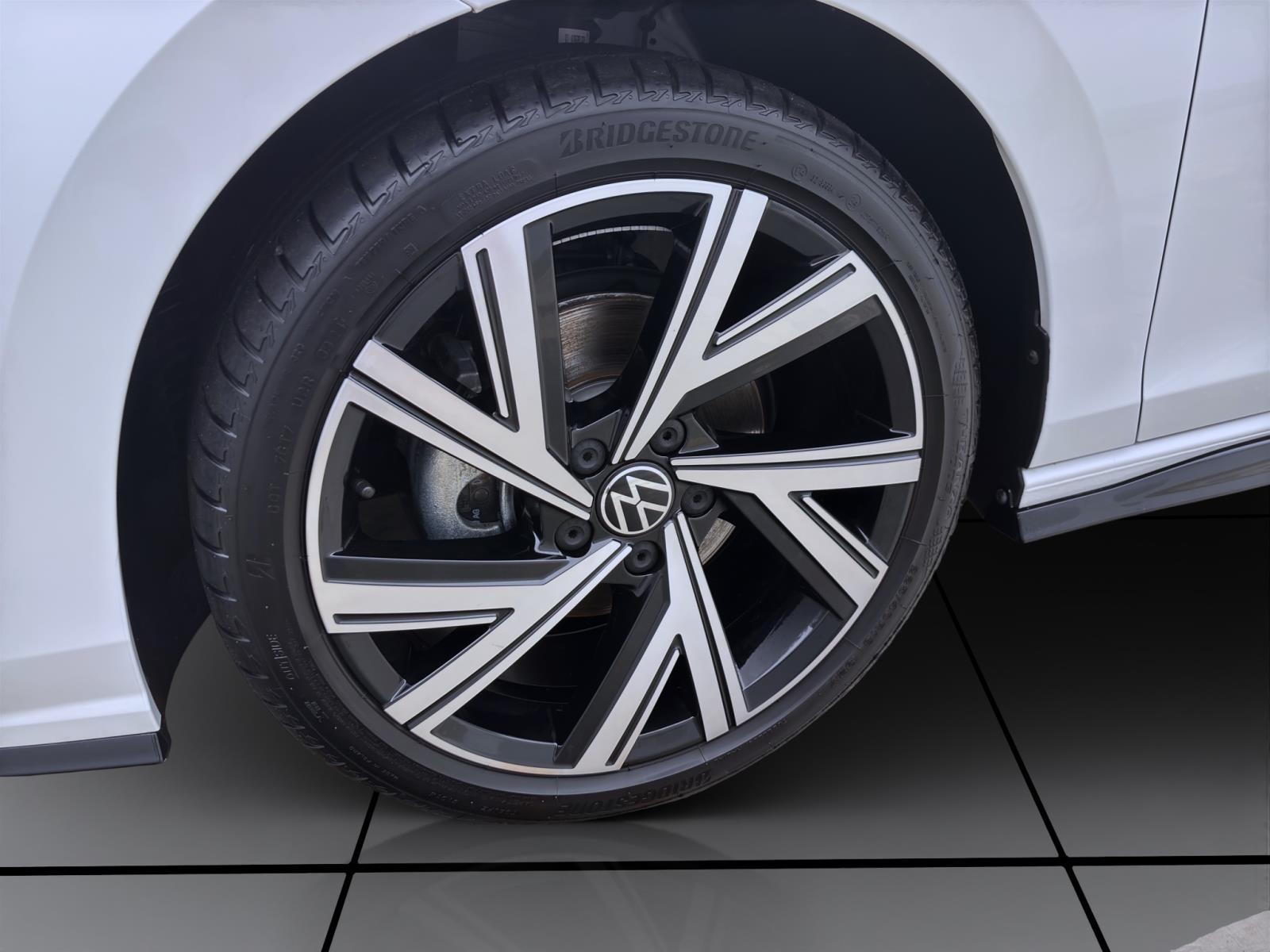 Volkswagen Golf Variant 1.5 eTSI DSG R-LINE NAVI KAMERA PDC ACC