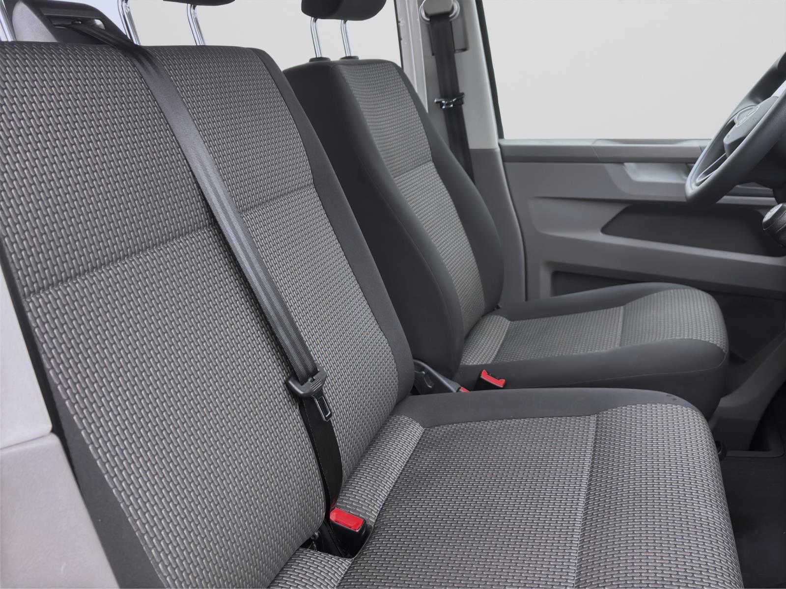 Volkswagen T6.1 Transporter Kombi 2.0 TDI 9-SITZER KLIMA NAVI PDC